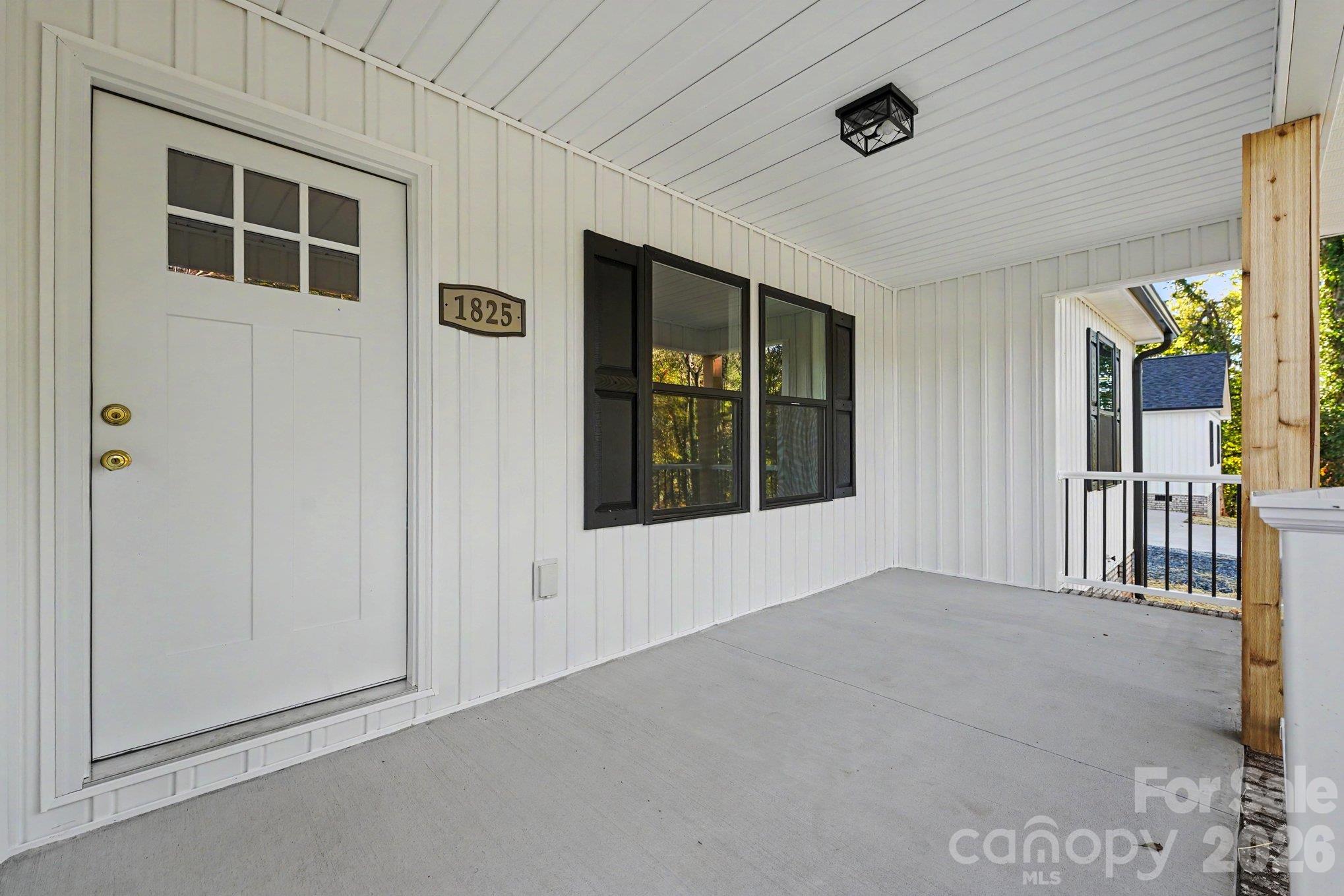 Large front porch - 1825 Hollywood Drive, Salisbury