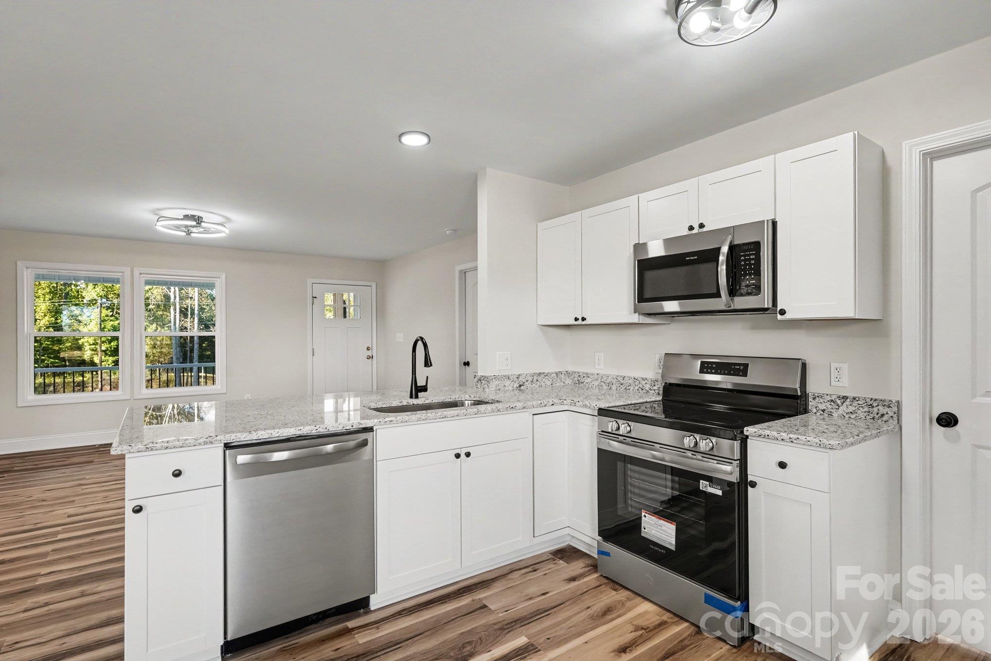 Granite countertops, stainless appliances - 1825 Hollywood Drive, Salisbury