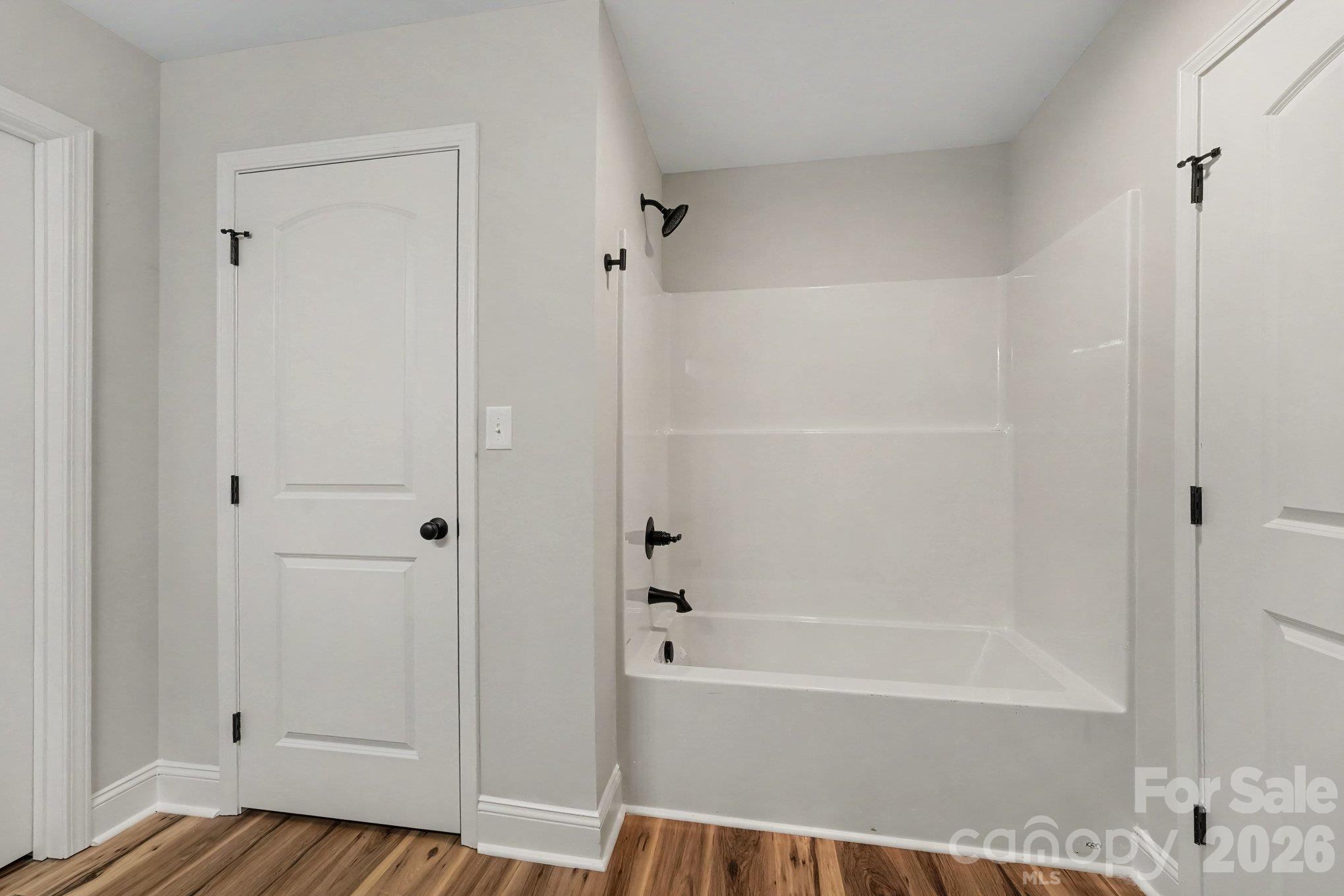 Ensuite bath - 1825 Hollywood Drive, Salisbury