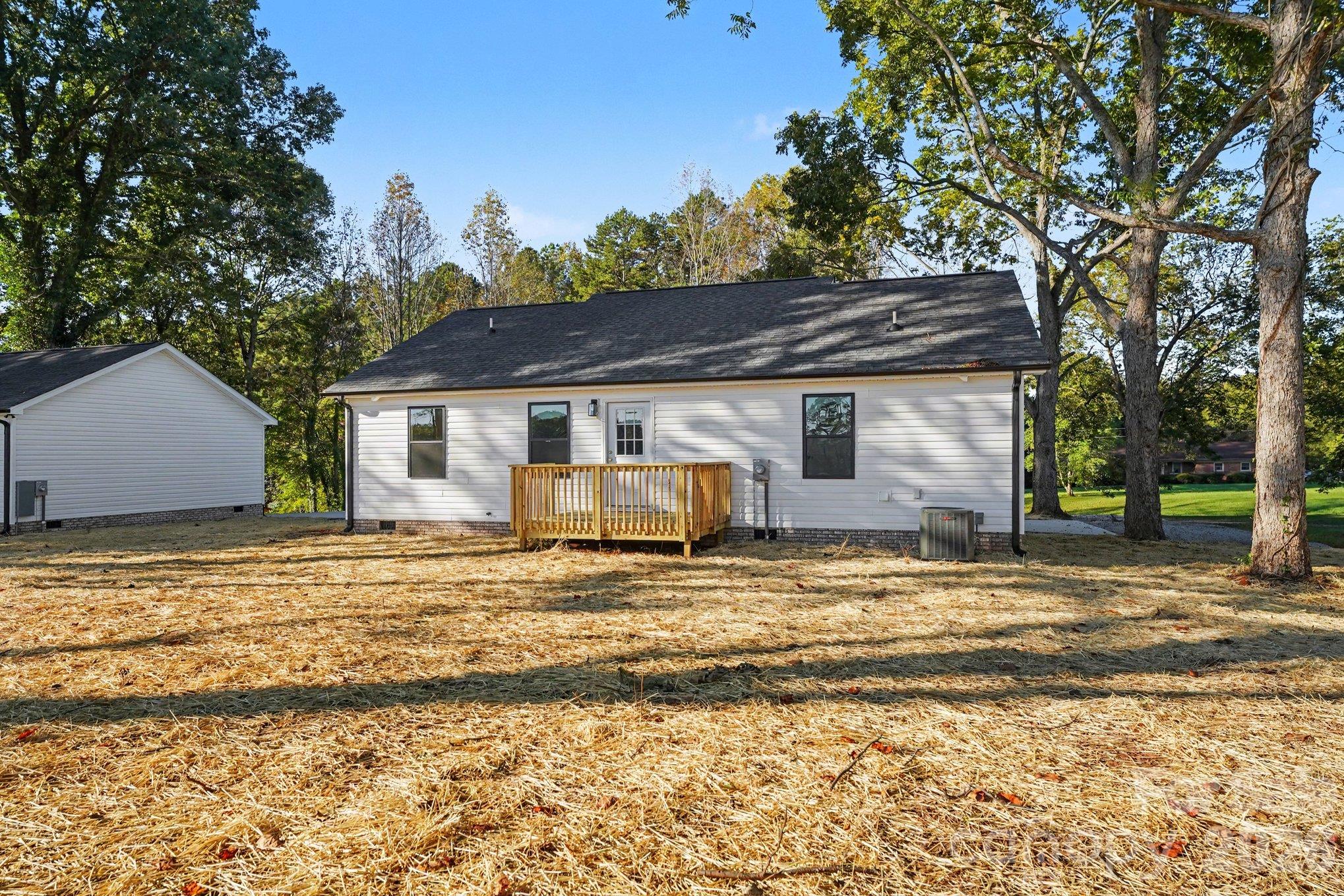 Beautiful backyard - 1825 Hollywood Drive, Salisbury