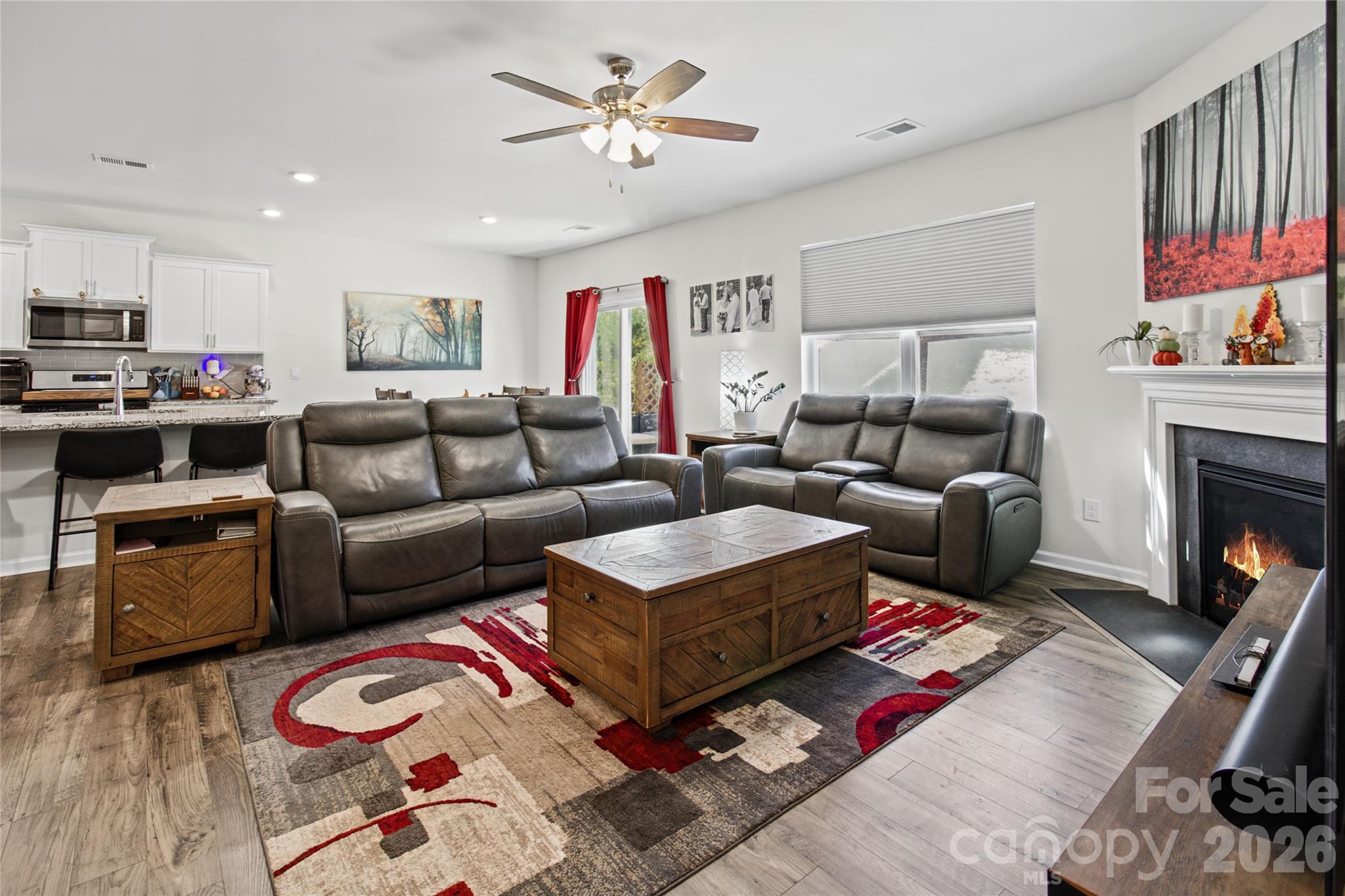Lots of room for entertaining - 37 Caitlin Heights Court, Fletcher