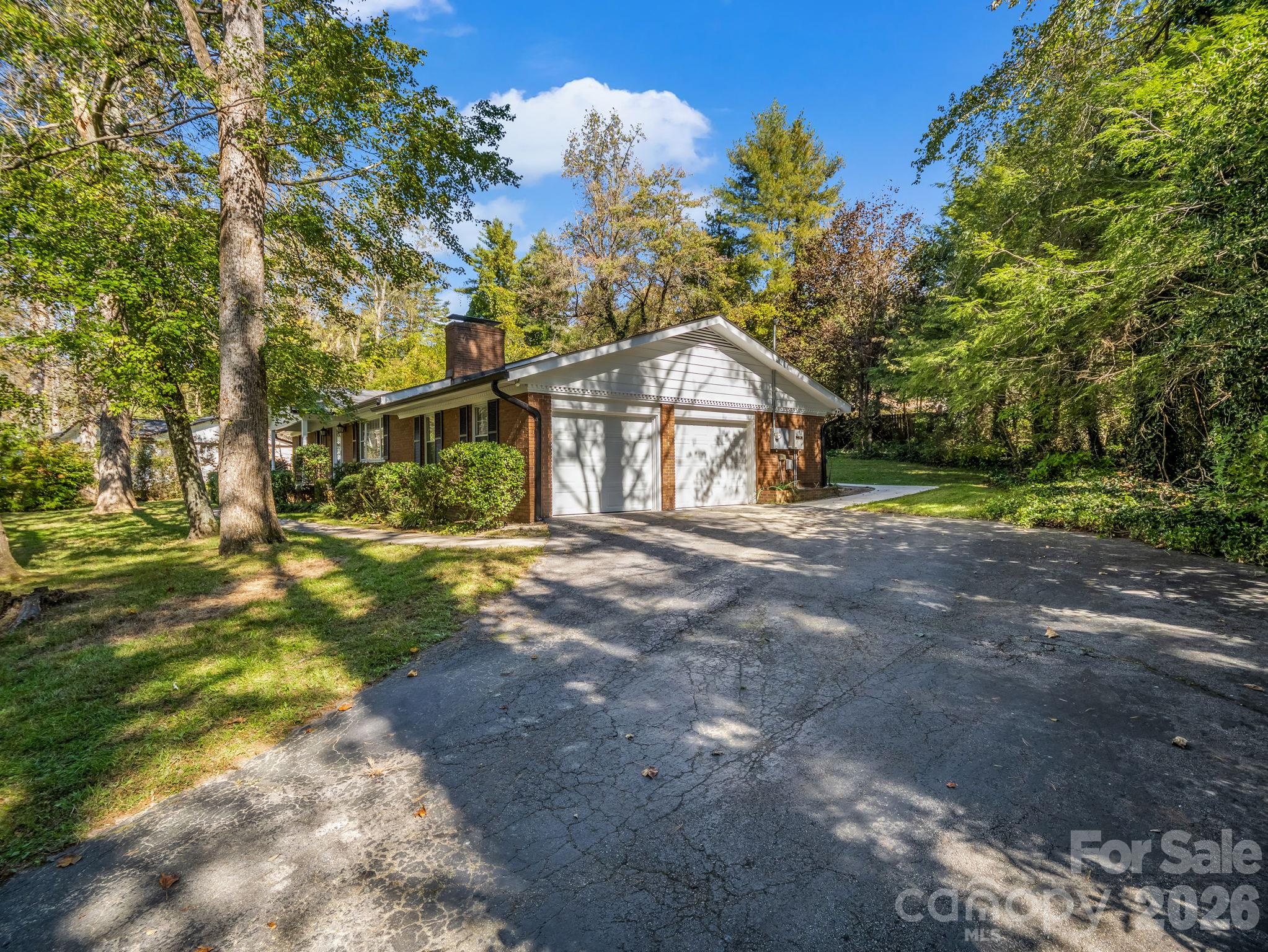 Driveway to garage - 2630 Seminole Drive, Hendersonville