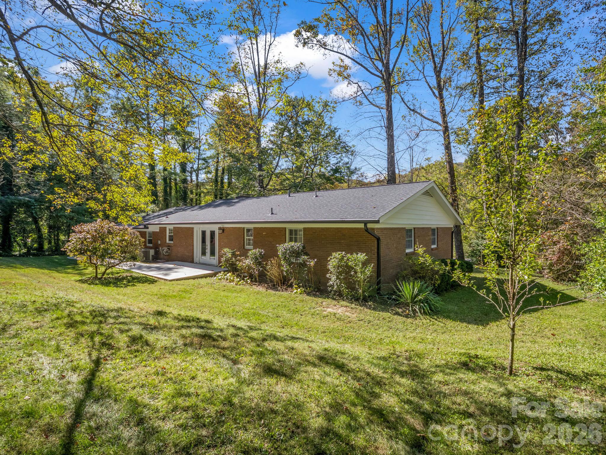 Back yard - 2630 Seminole Drive, Hendersonville