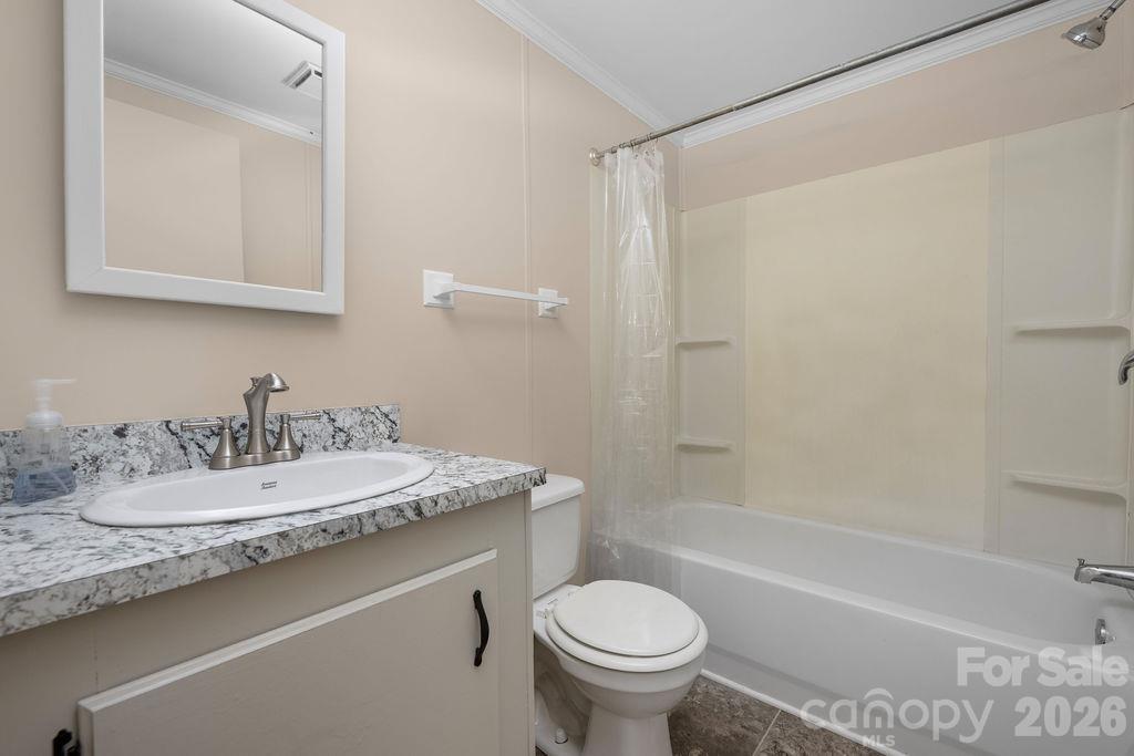 Second full bathroom - 149 Hallmark Estates Drive, Statesville
