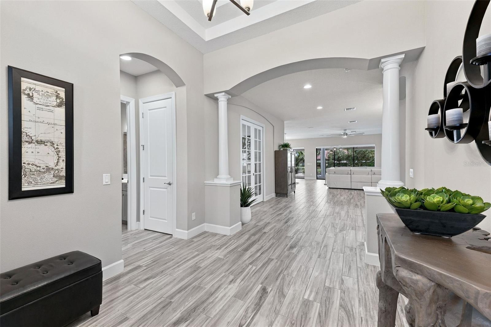 Front Foyer looking in - 4723 BENITO CT, BRADENTON