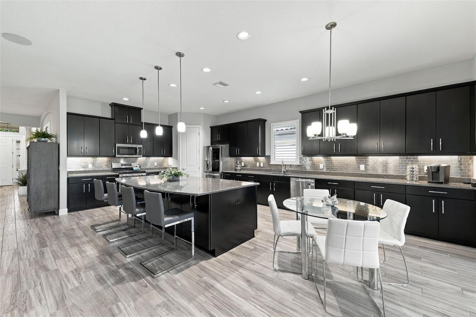 Kitchen and Dinette - 4723 BENITO CT, BRADENTON