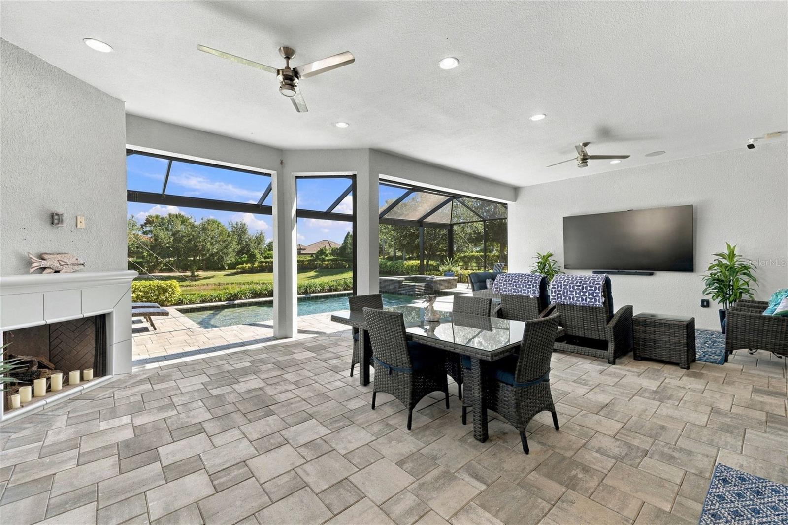 Outdoor Dining and Living Room with ample under ceiling space - 4723 BENITO CT, BRADENTON