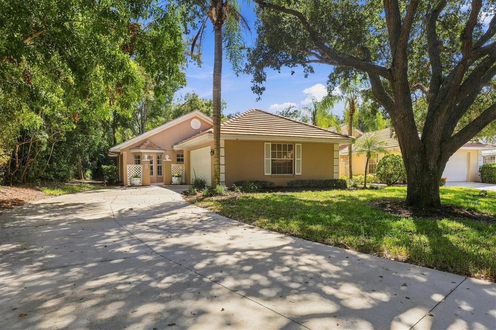 572 CLUBSIDE CIR #34