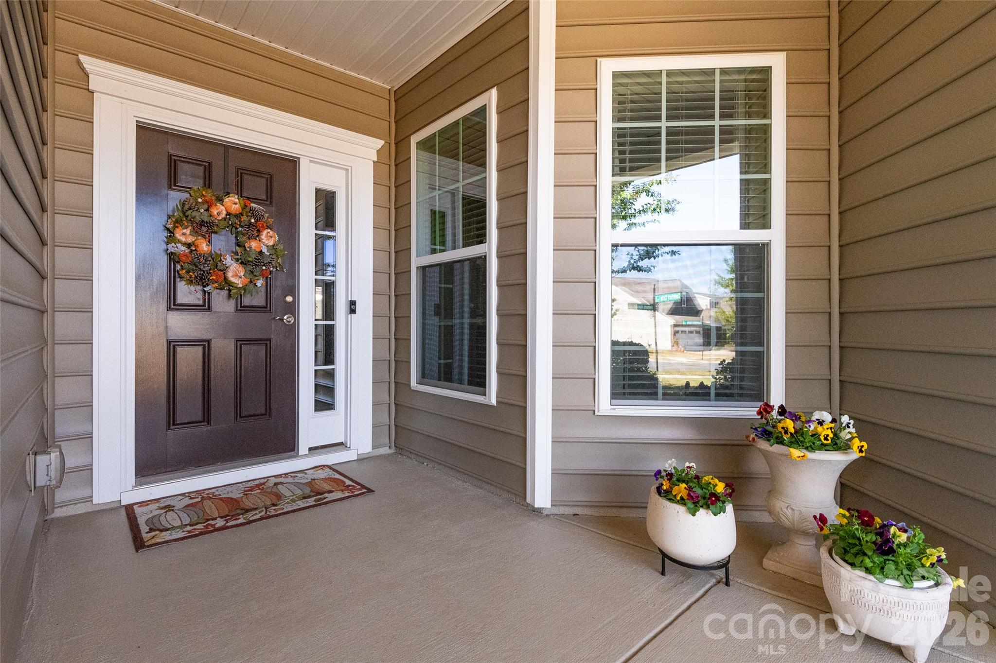 Single Family Residence at 13301 Canterbury Castle Drive, Charlotte, photo 4 of 48