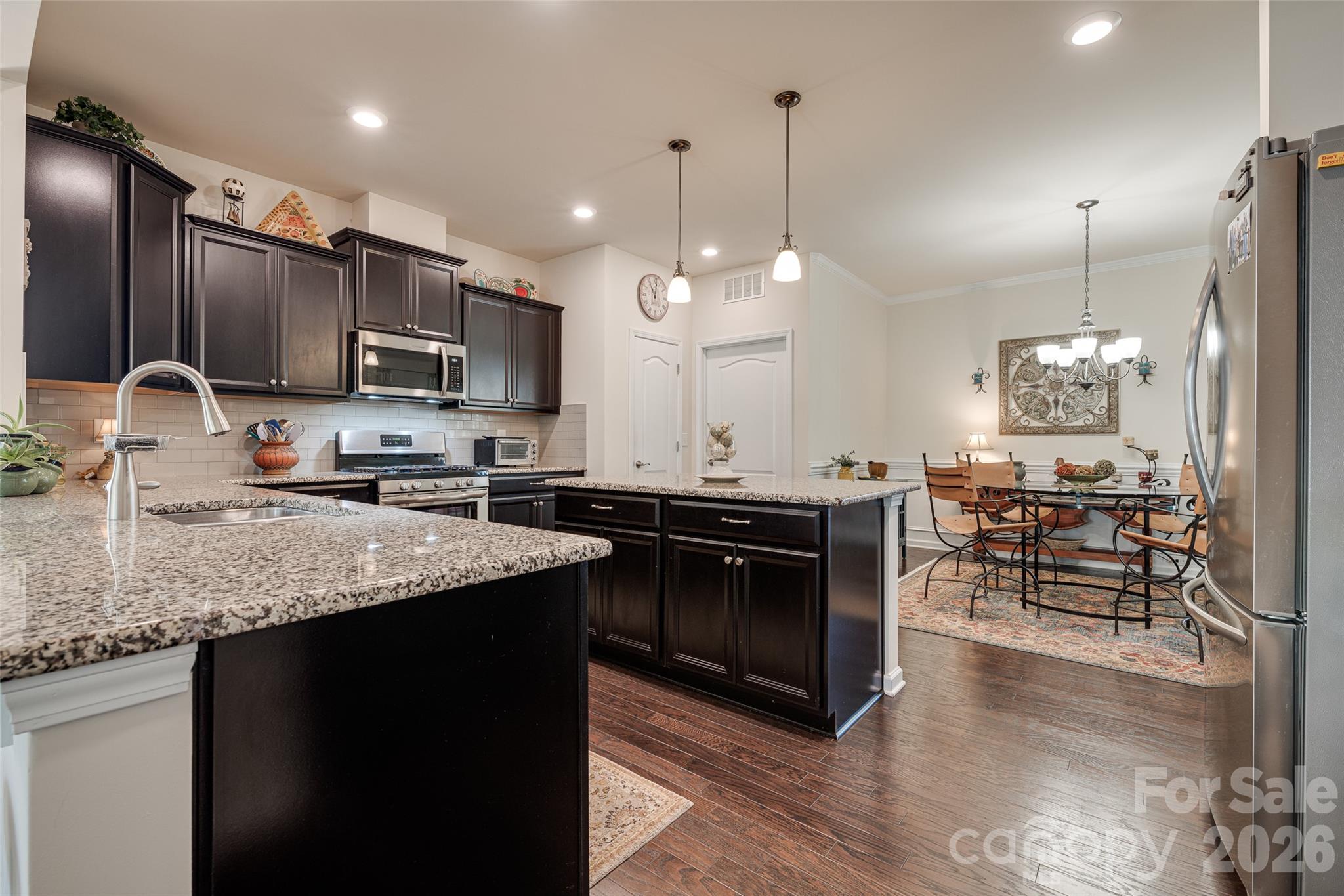 Single Family Residence at 13301 Canterbury Castle Drive, Charlotte, photo 9 of 48