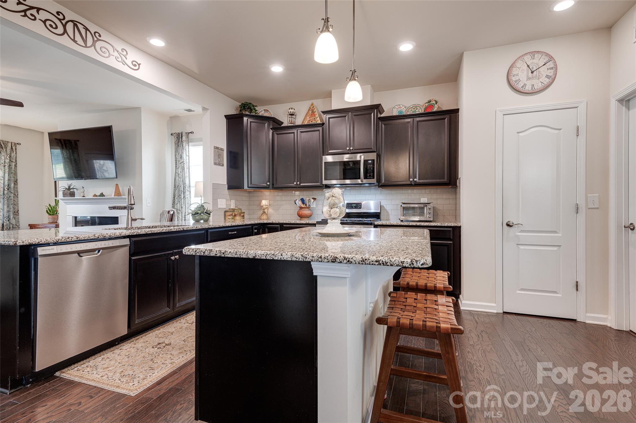 Single Family Residence at 13301 Canterbury Castle Drive, Charlotte, photo 12 of 48