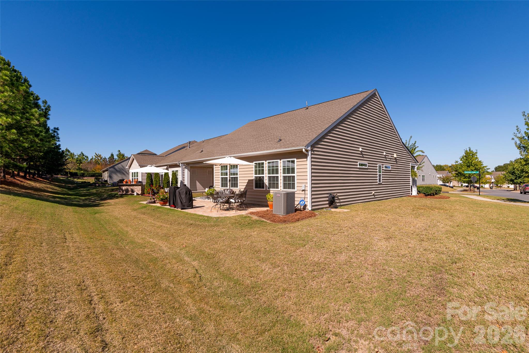 Single Family Residence at 13301 Canterbury Castle Drive, Charlotte, photo 41 of 48