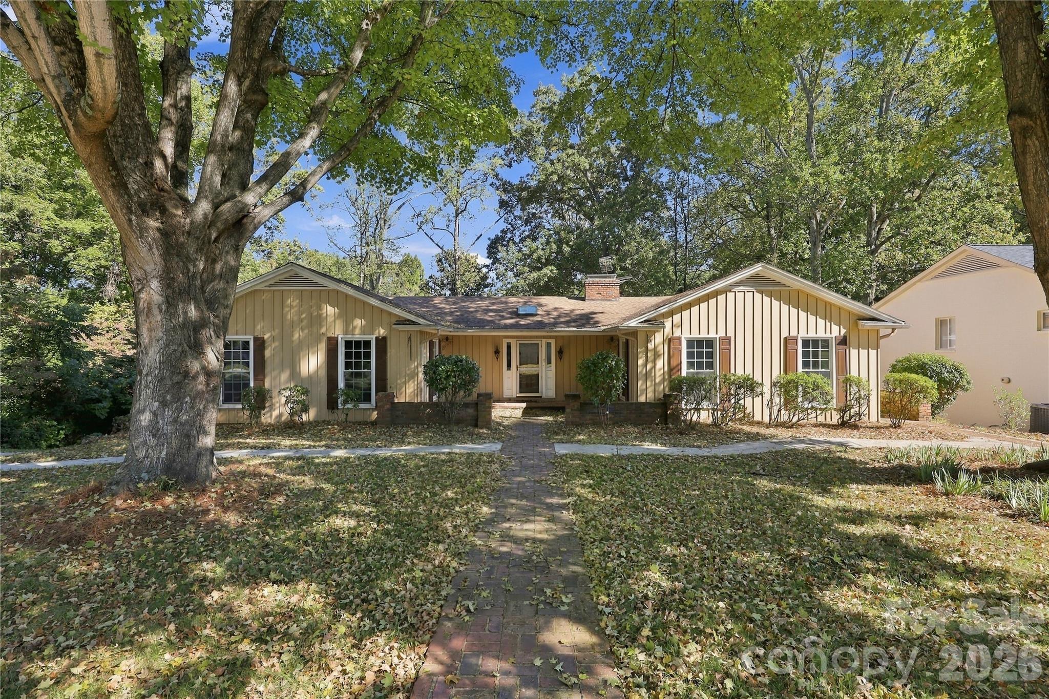 Single Family Residence at 512 Lakeside Drive, Statesville, photo 3 of 44