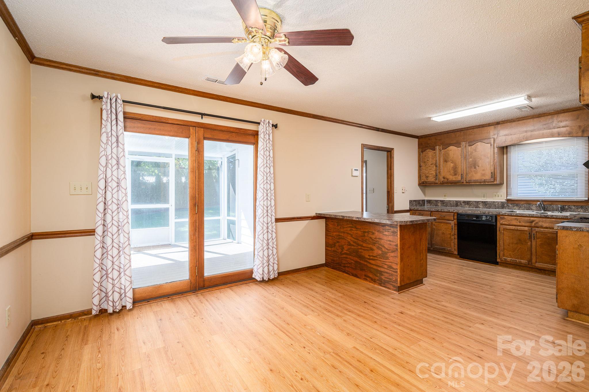 Dinette - 429 Rowan Court, Gastonia