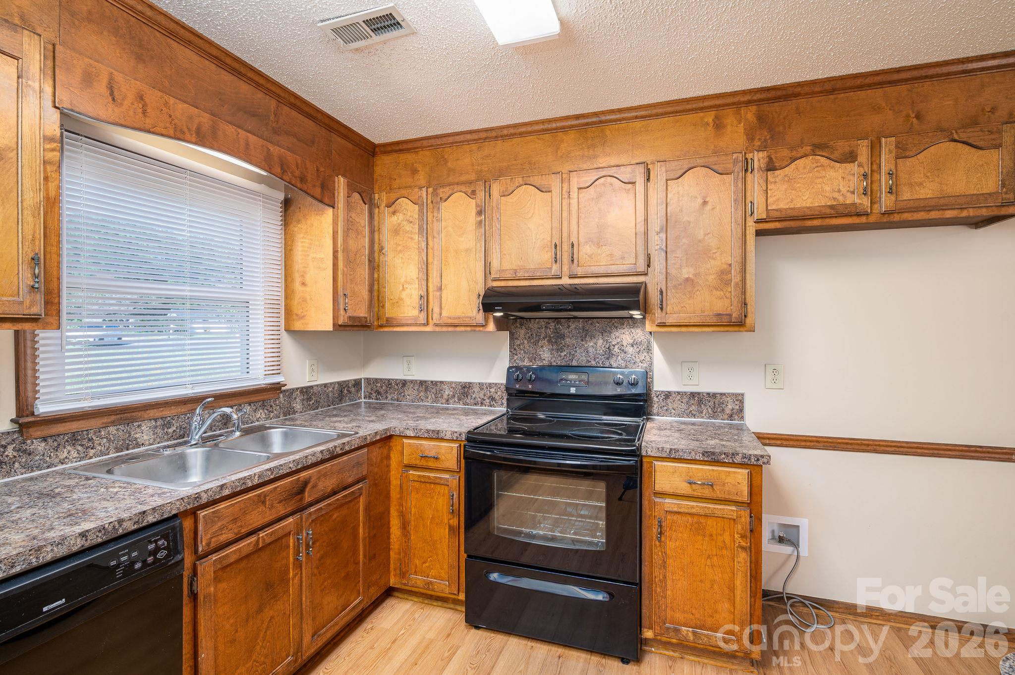 Kitchen - 429 Rowan Court, Gastonia