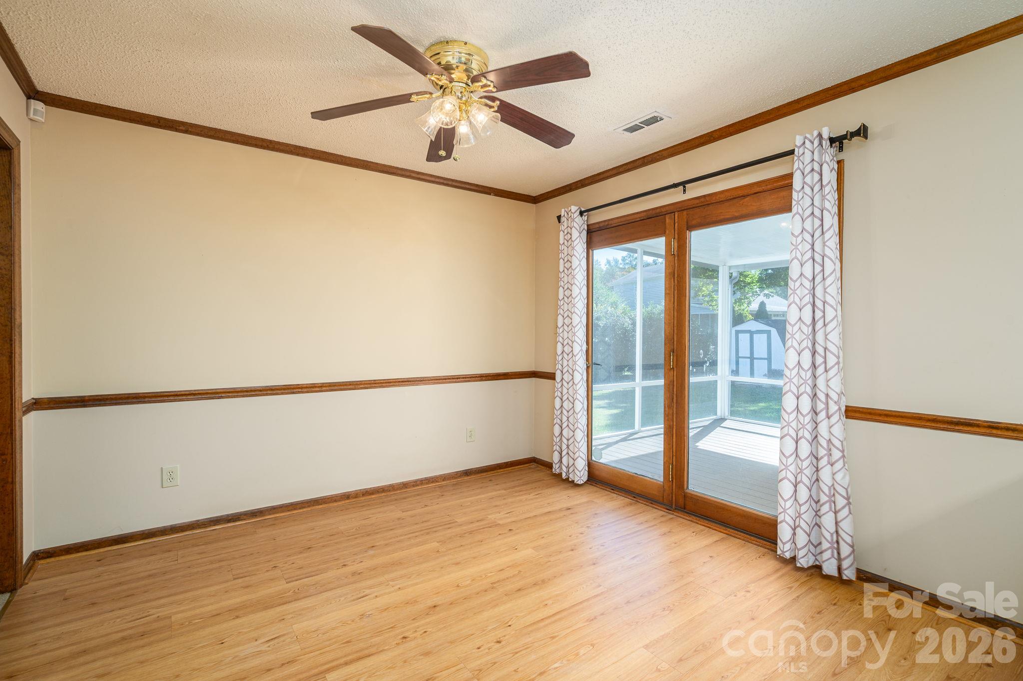 Dinette - 429 Rowan Court, Gastonia