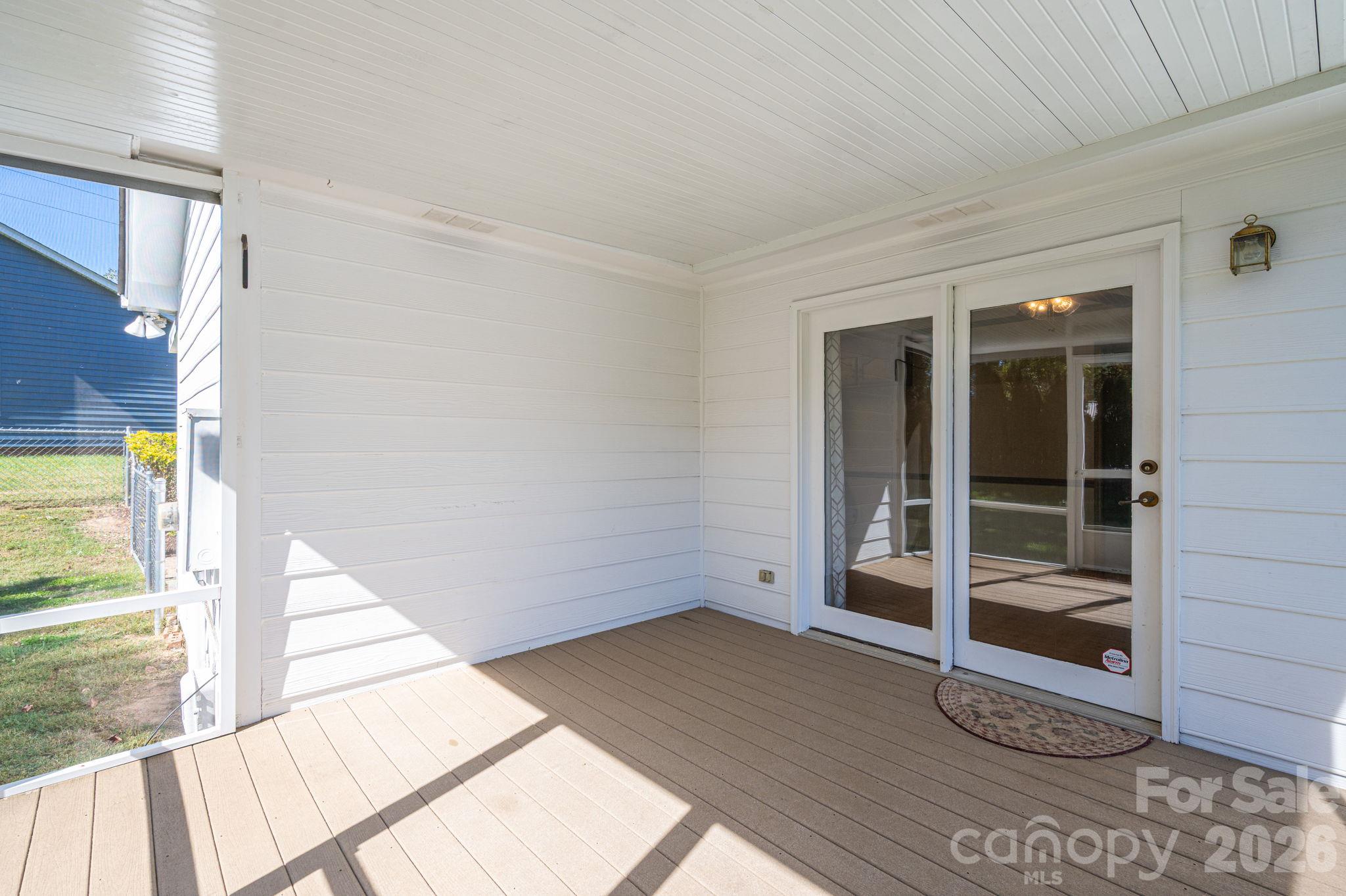 Screened-in-porch - 429 Rowan Court, Gastonia