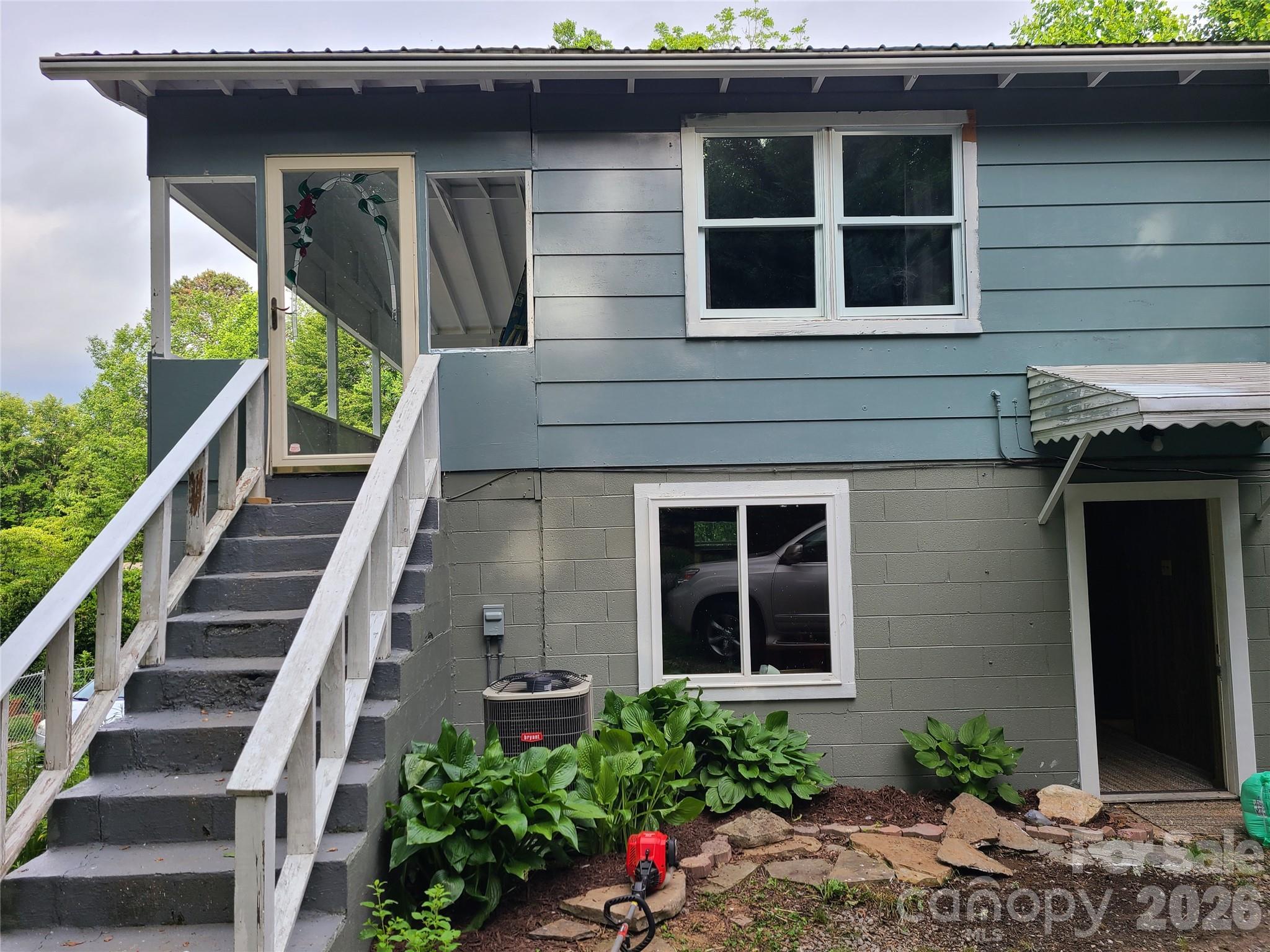 822 Azalea Avenue