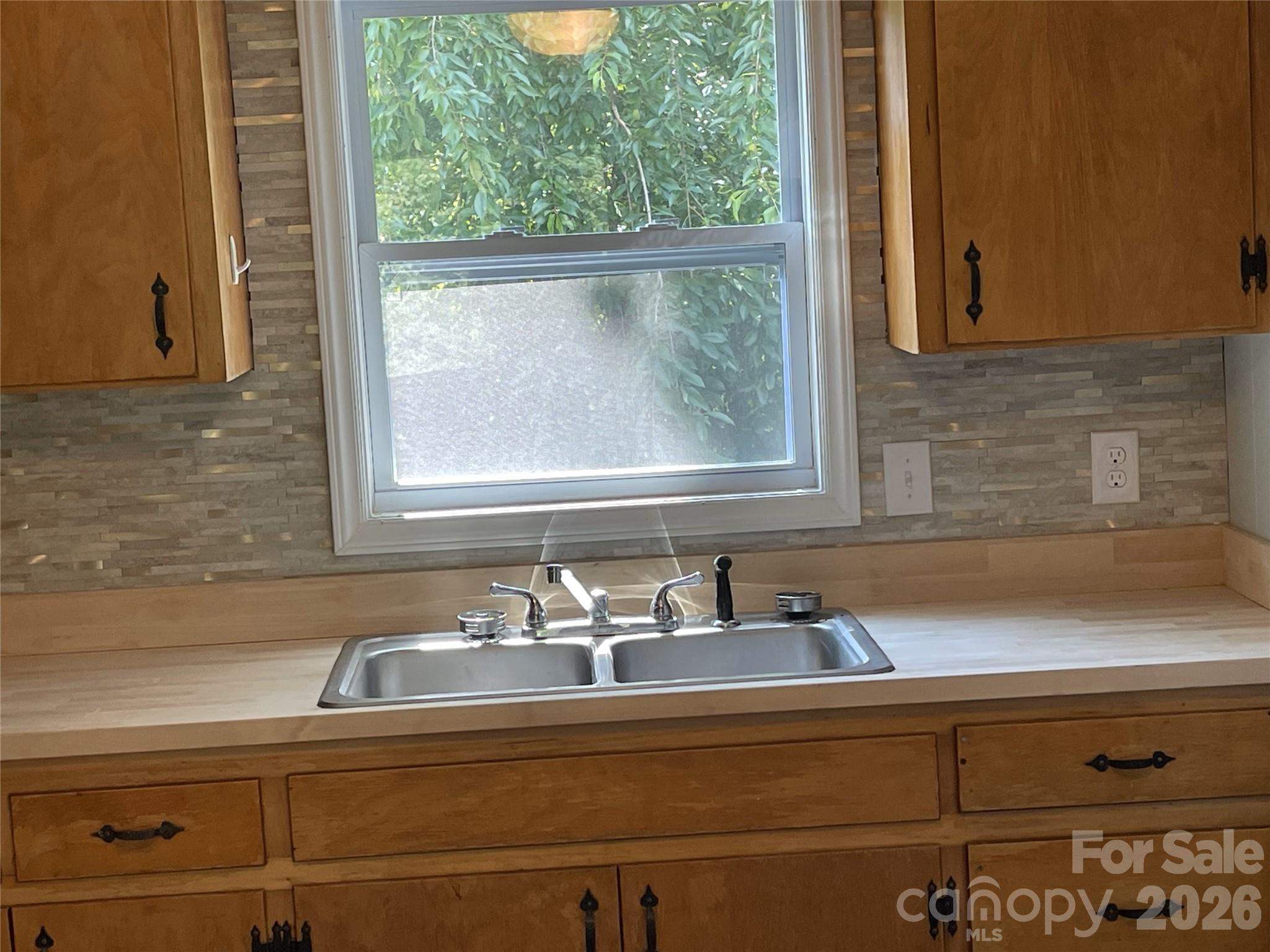 Single Family Residence at 822 Azalea Avenue, Black Mountain, photo 2 of 22