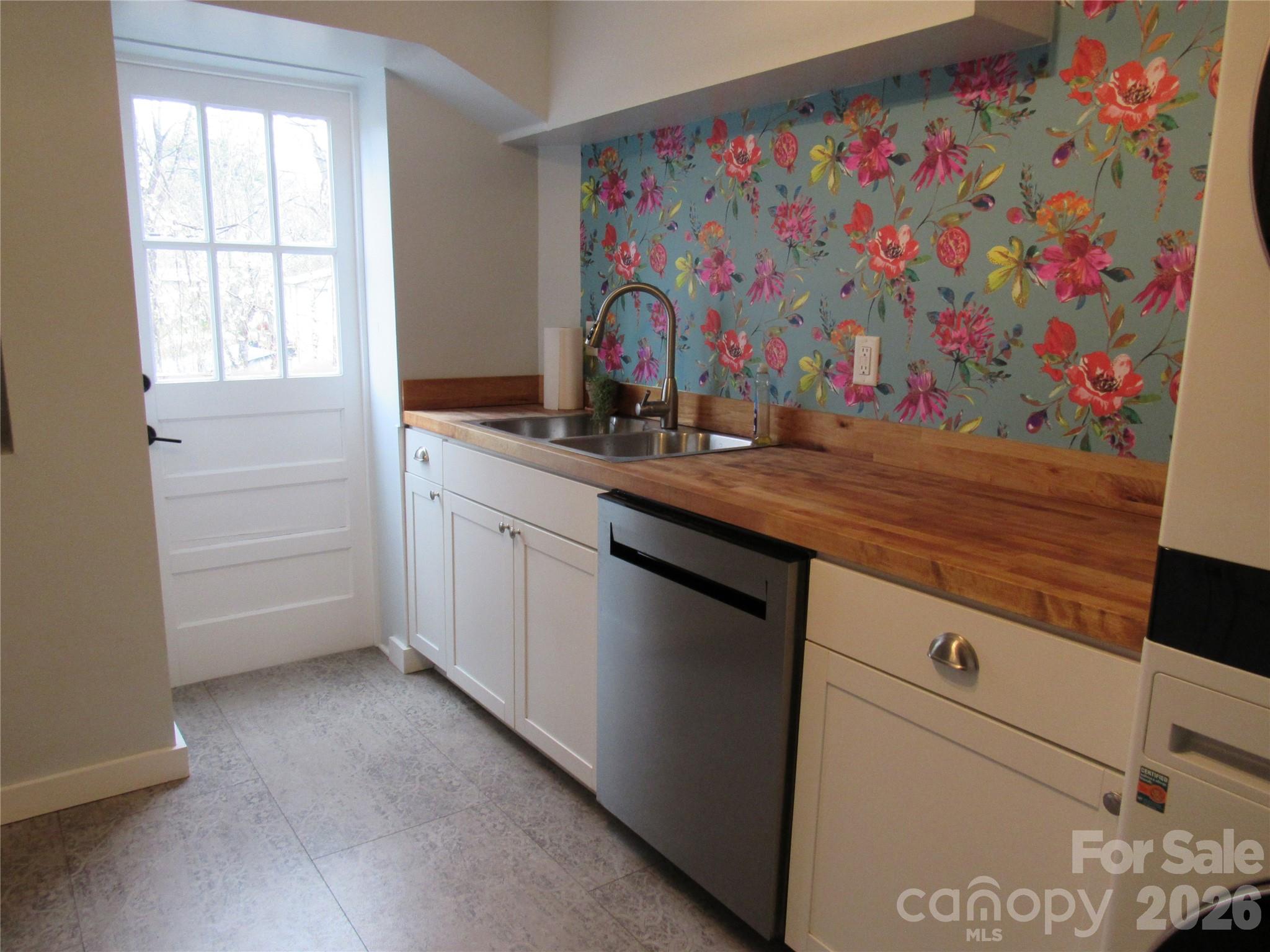 Single Family Residence at 822 Azalea Avenue, Black Mountain, photo 15 of 22