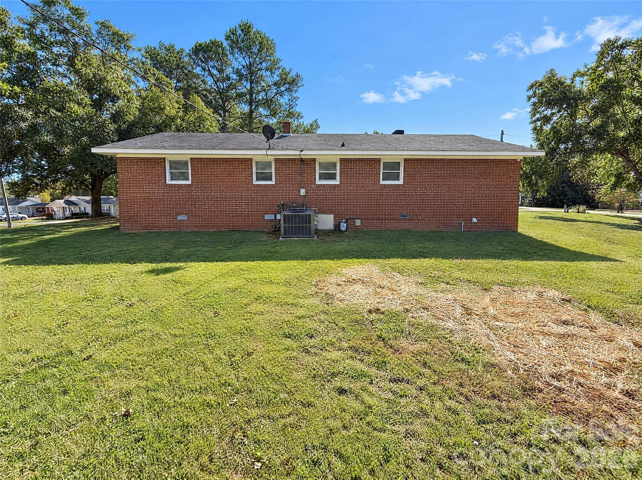 Single Family Residence at 2138 Reeves Road, Lancaster, photo 5 of 16