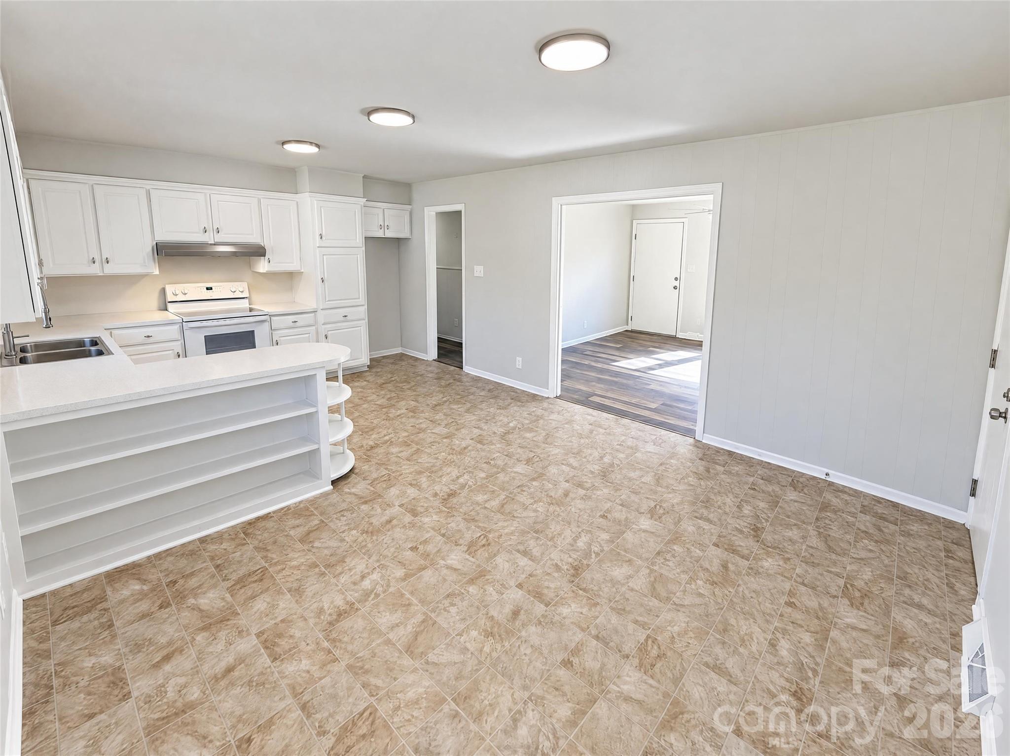 Single Family Residence at 2138 Reeves Road, Lancaster, photo 7 of 16