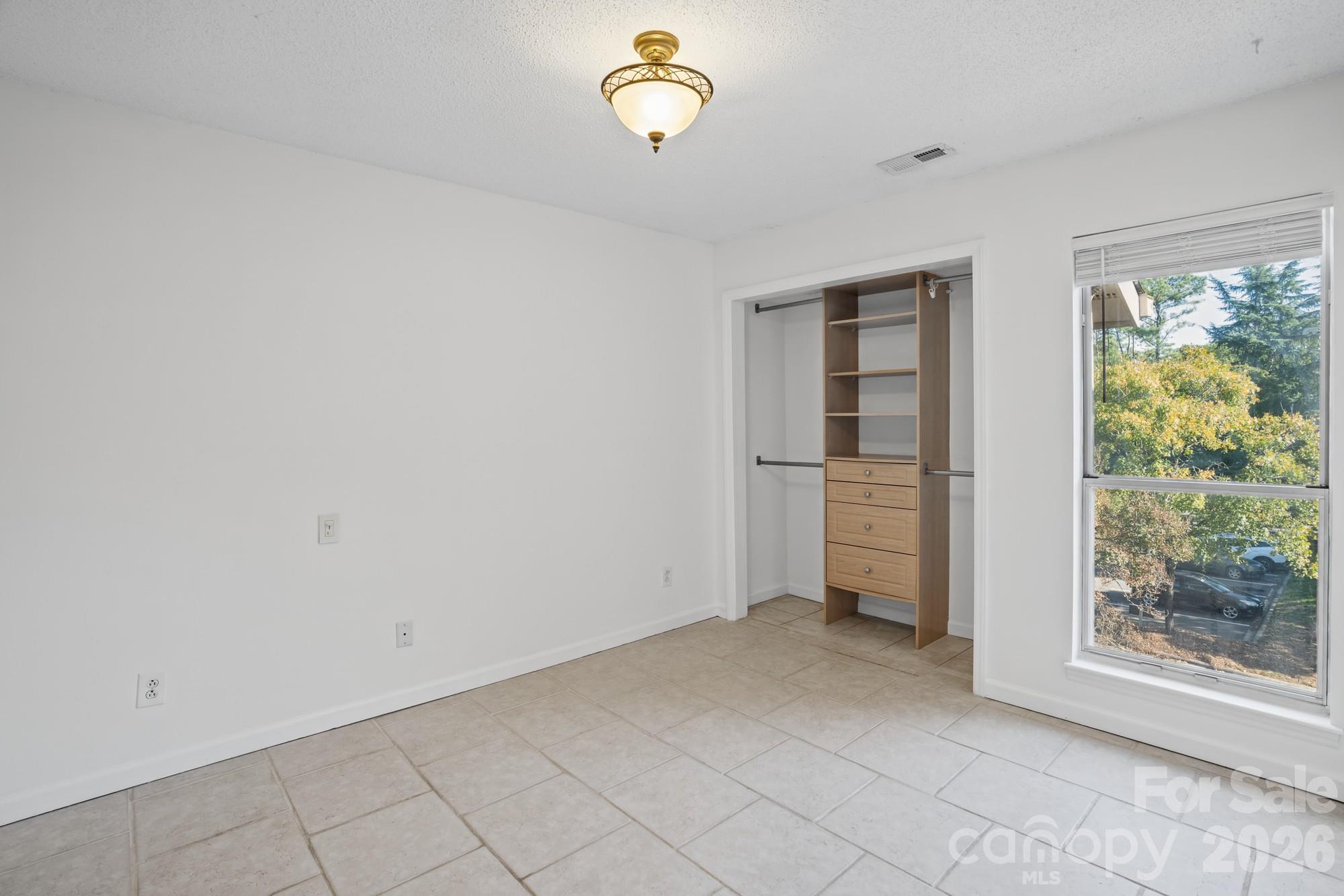 Condominium at 2519 Stockbridge Drive, Charlotte, photo 8 of 22
