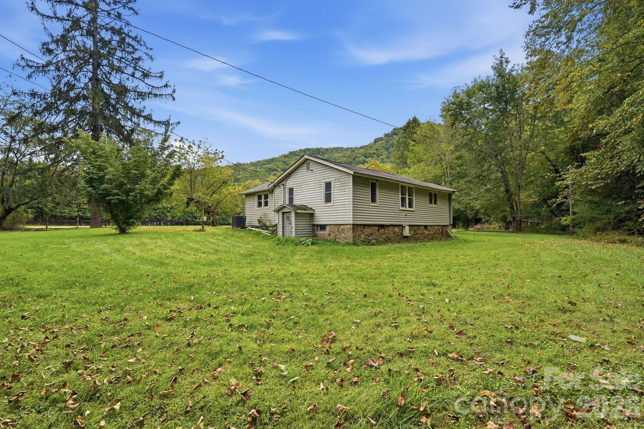 Single Family Residence at 1015 Mundy Field Road, Canton, photo 2 of 26