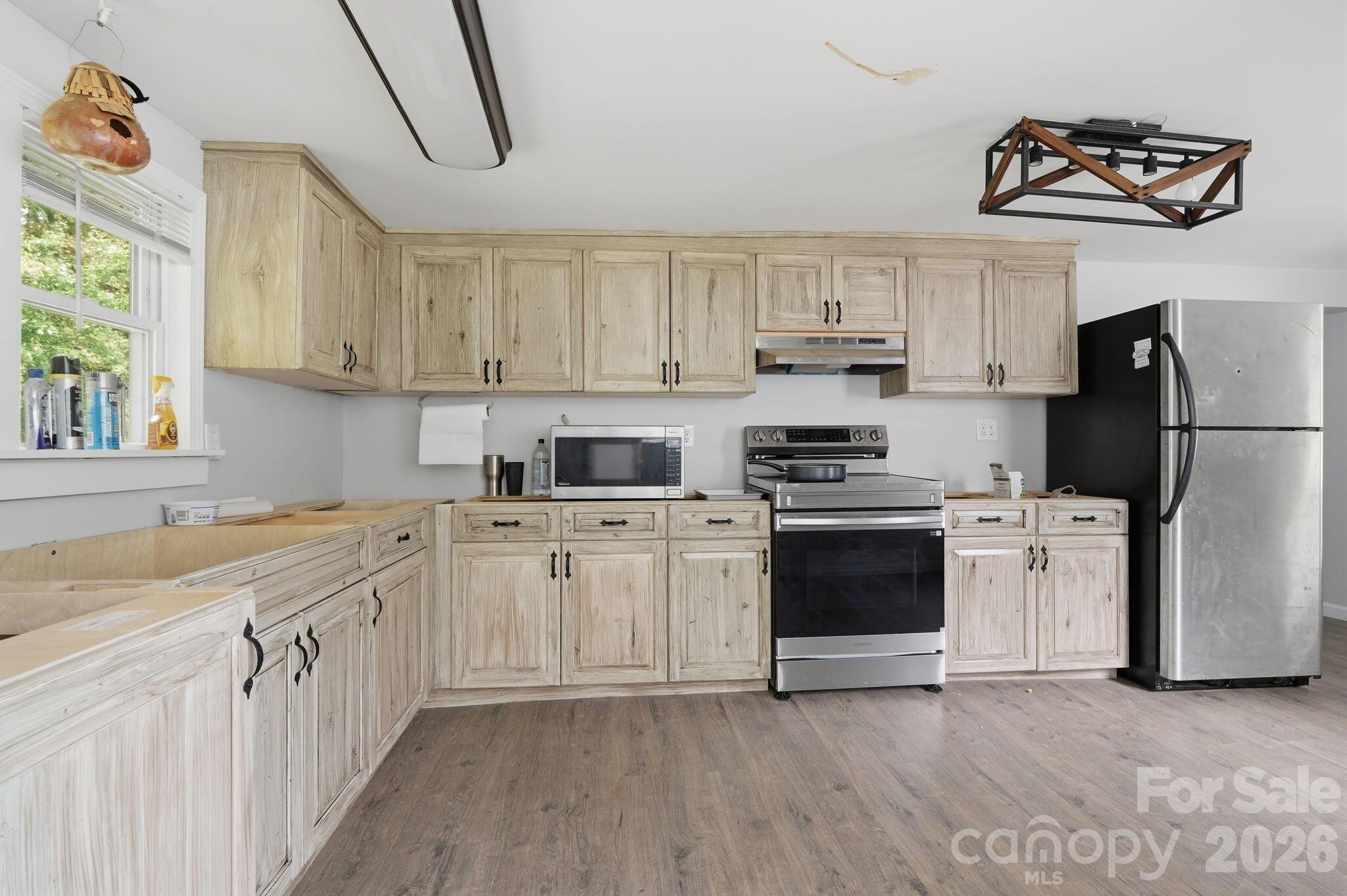Single Family Residence at 1015 Mundy Field Road, Canton, photo 7 of 26