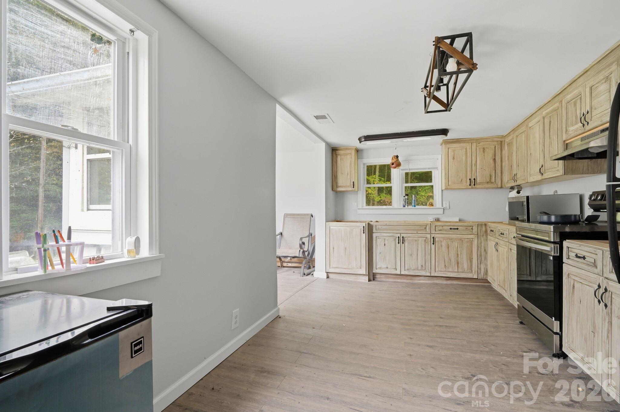Single Family Residence at 1015 Mundy Field Road, Canton, photo 9 of 26