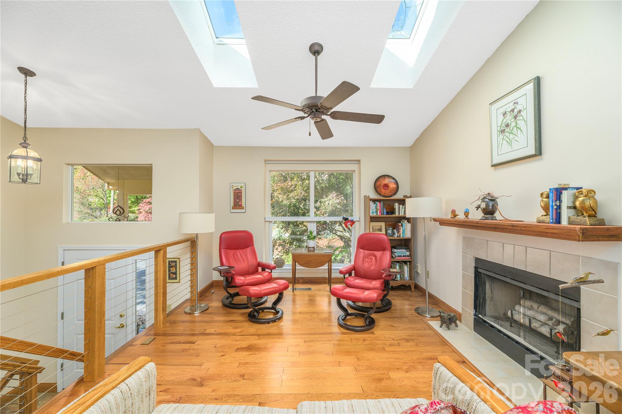 Sitting Room for pre and post meal coversations. - 6 Eagles Nest Lane, Asheville