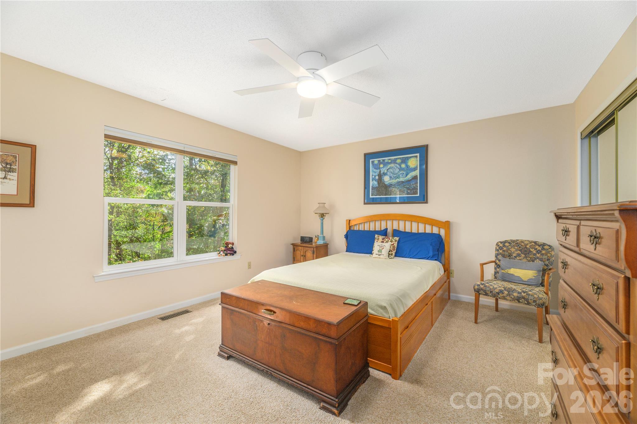 Primary bedroom with Ensuite. - 6 Eagles Nest Lane, Asheville