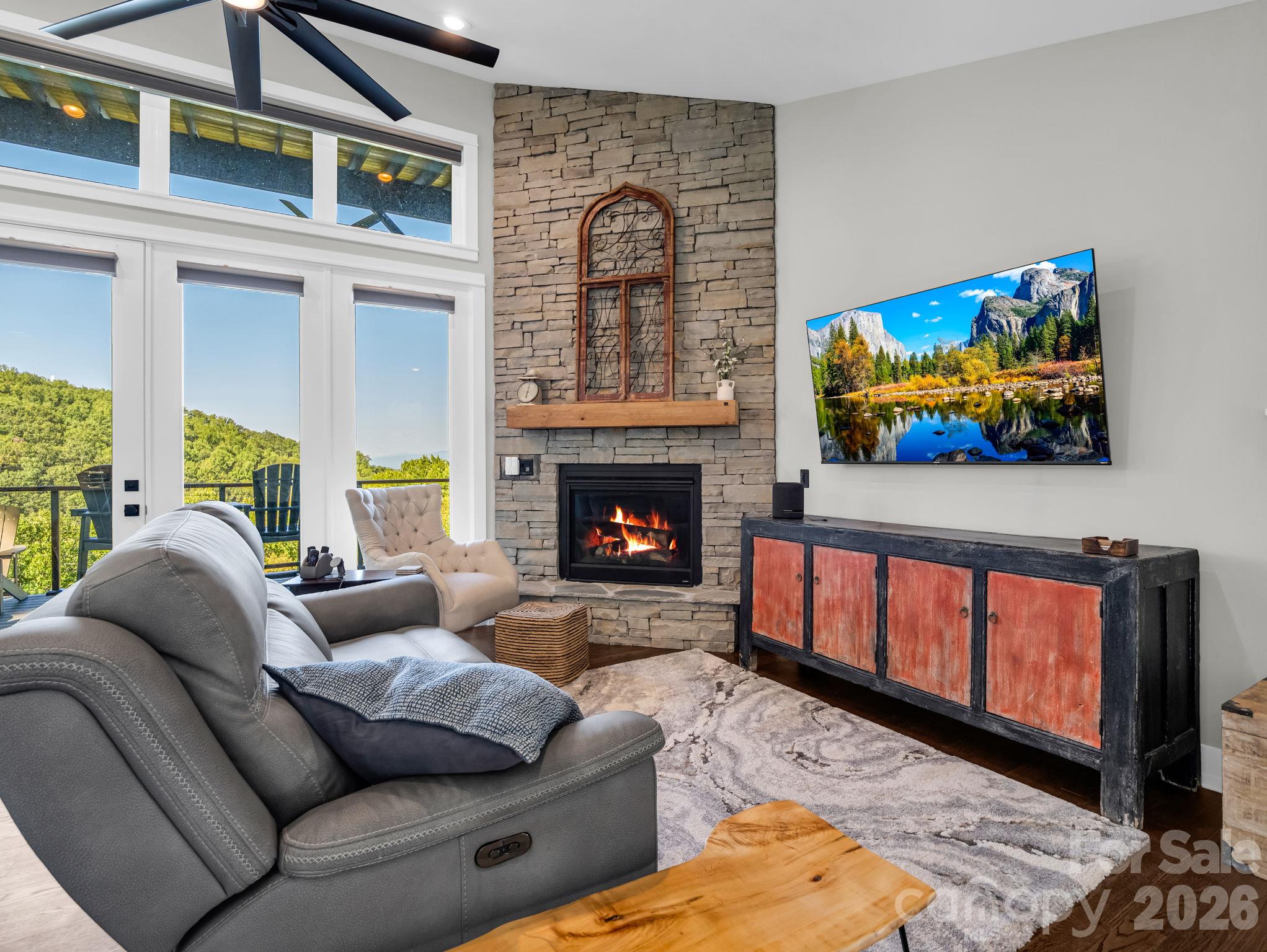 Single Family Residence at 56 Scenic View Drive, Hendersonville, photo 7 of 38