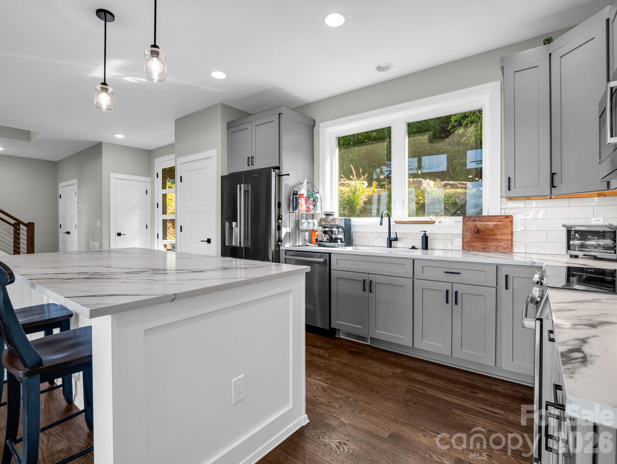 Single Family Residence at 56 Scenic View Drive, Hendersonville, photo 8 of 38