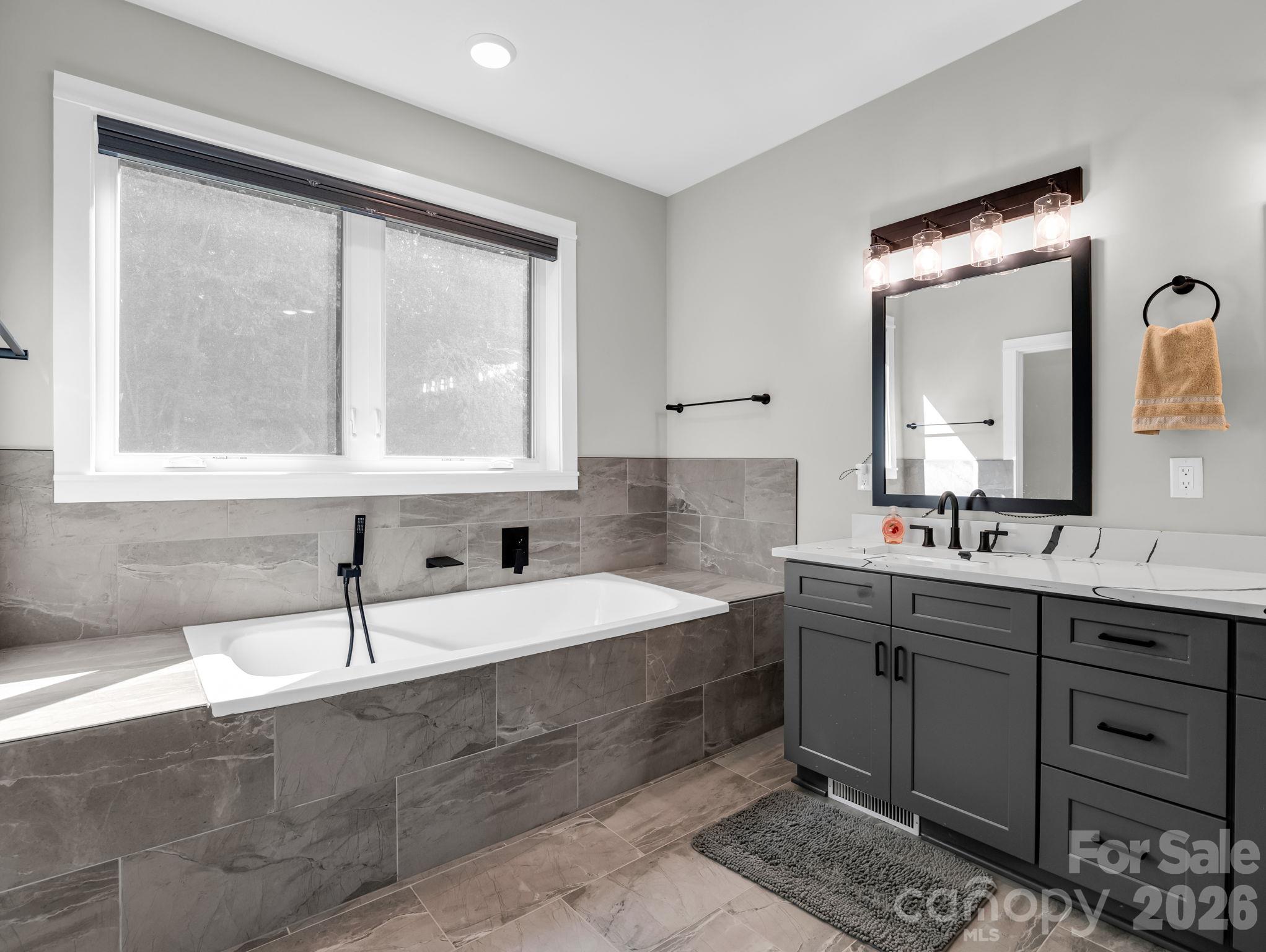 Primary En-suite Bathroom - 56 Scenic View Drive, Hendersonville