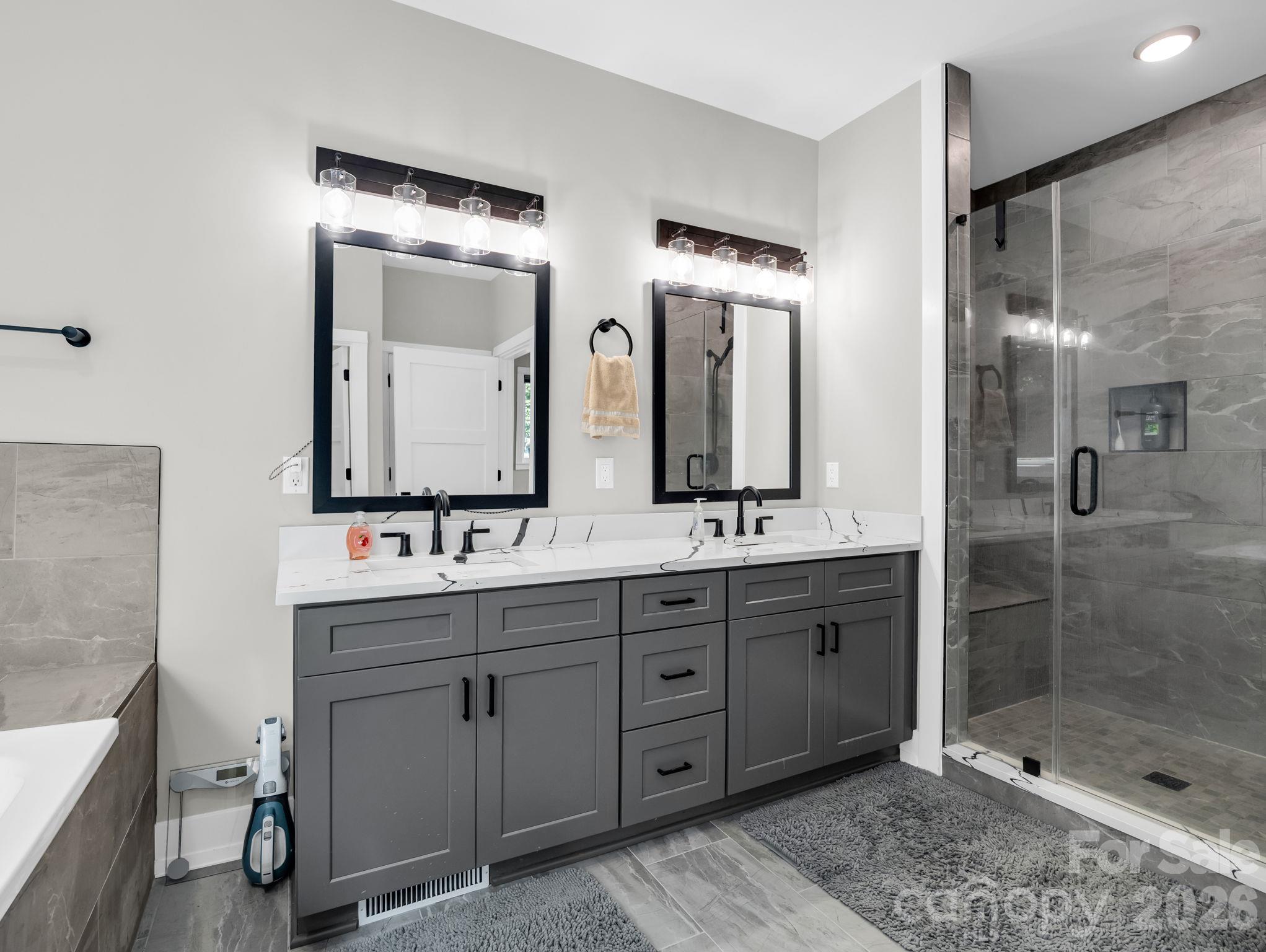 Primary En-suite Bathroom - 56 Scenic View Drive, Hendersonville