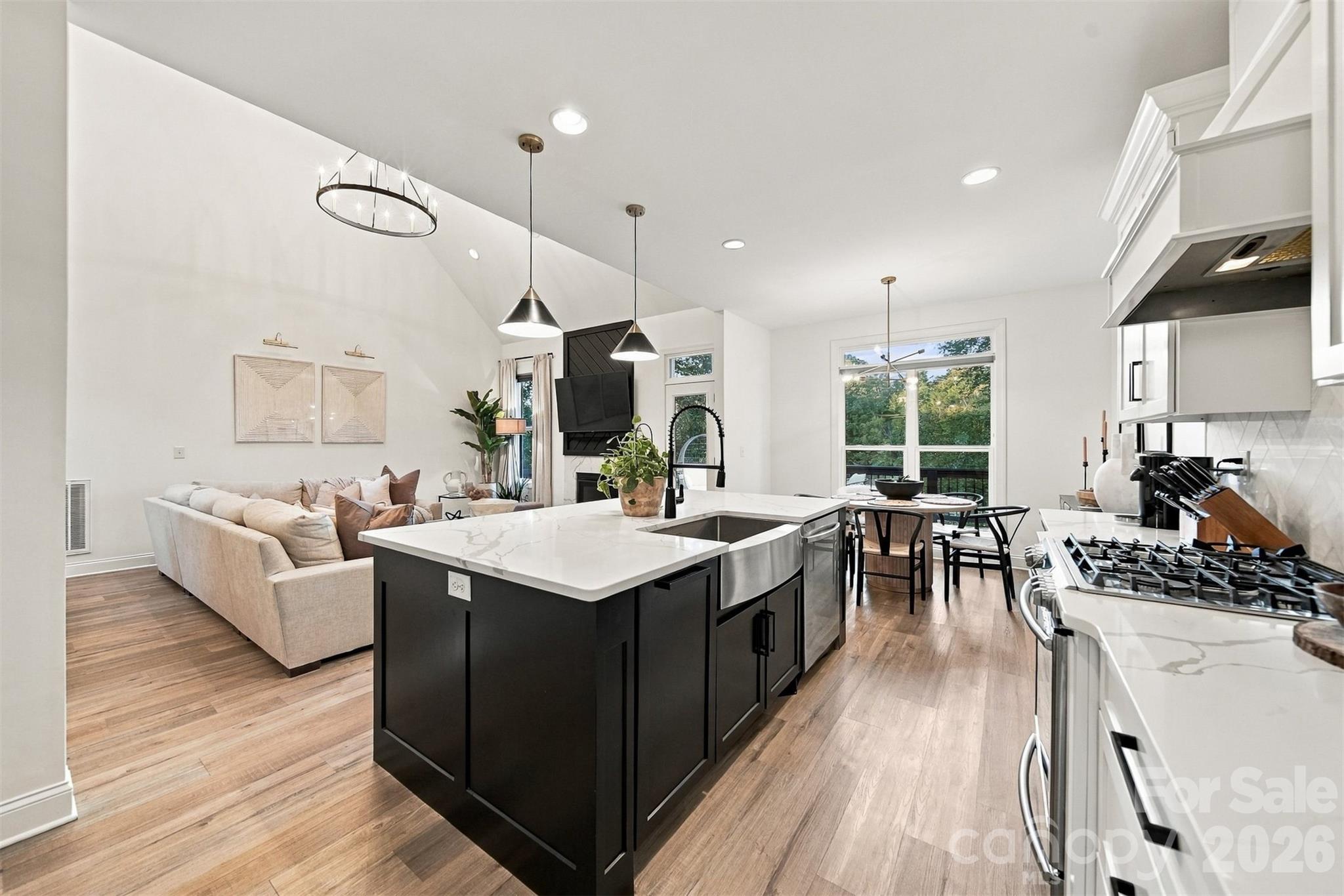Single Family Residence at 647 Victoria Lane, Hickory, photo 11 of 48