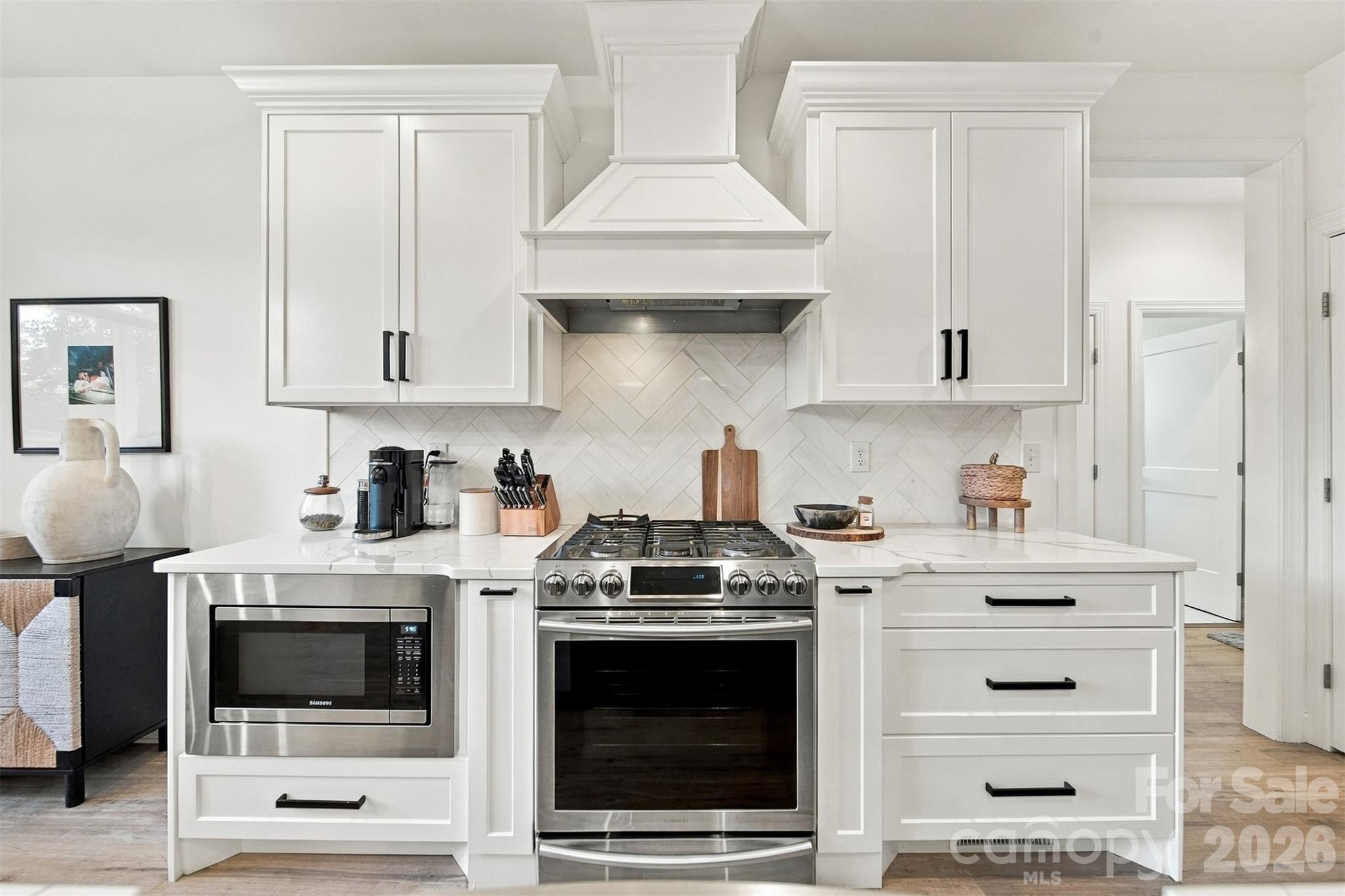 Single Family Residence at 647 Victoria Lane, Hickory, photo 13 of 48