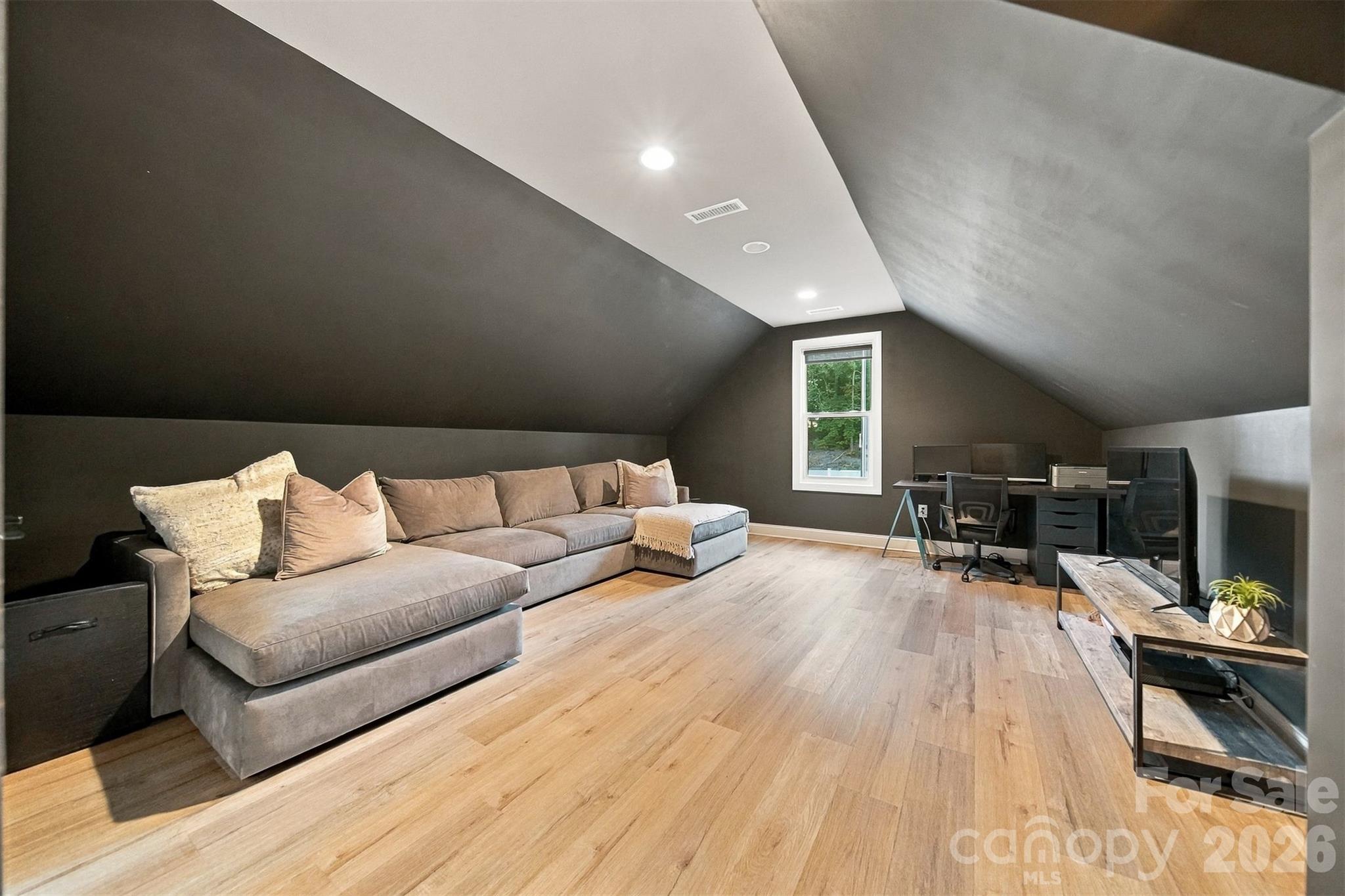Single Family Residence at 647 Victoria Lane, Hickory, photo 24 of 48