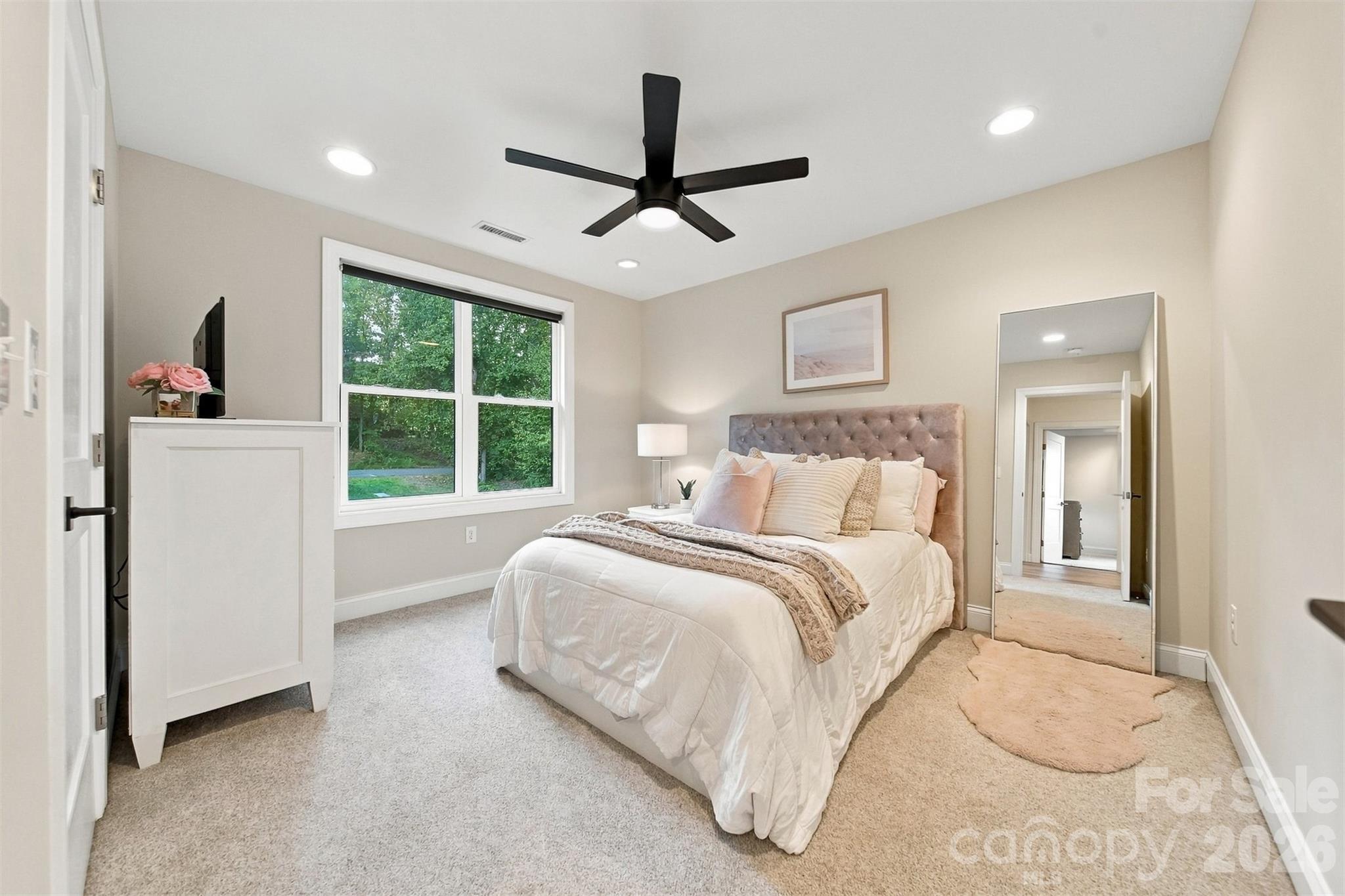 Single Family Residence at 647 Victoria Lane, Hickory, photo 26 of 48
