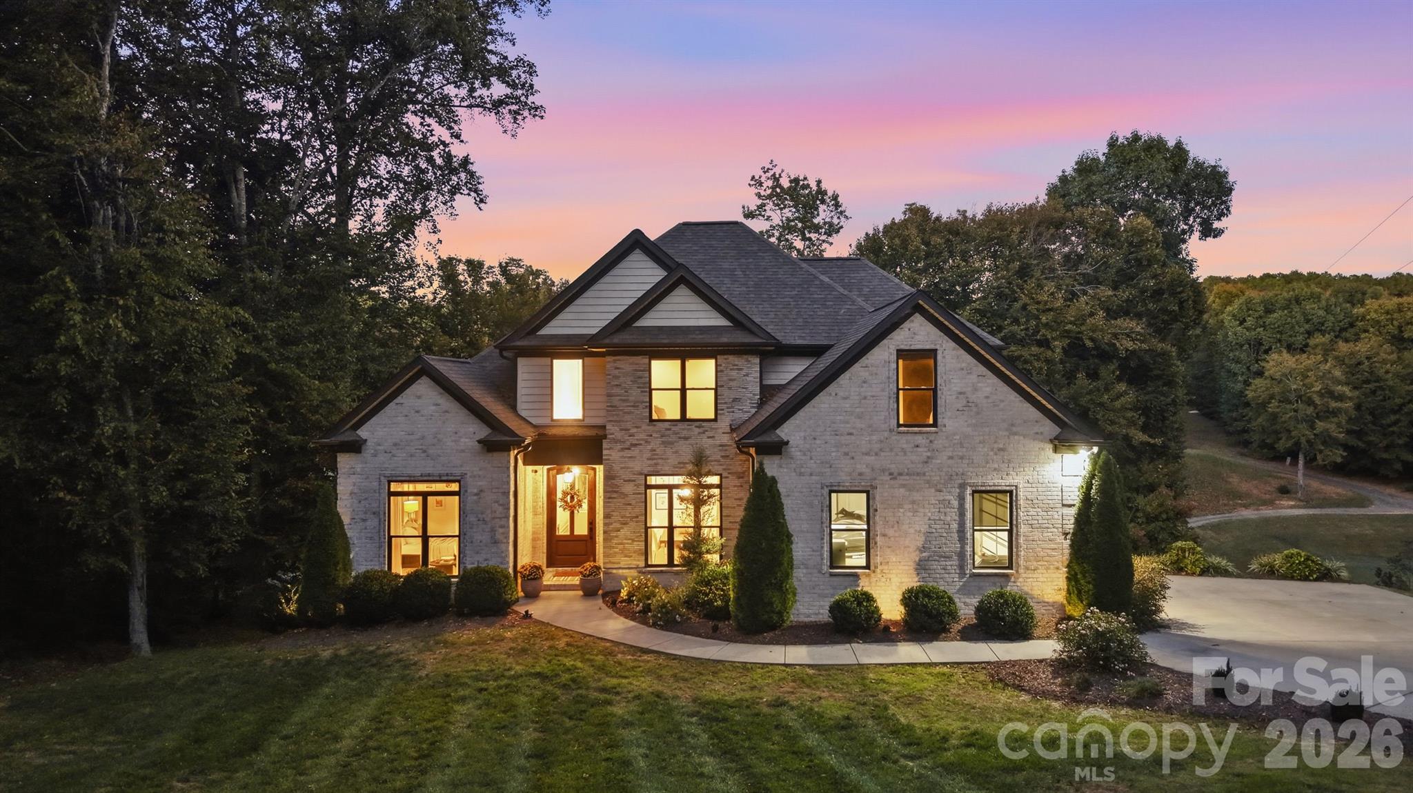 Single Family Residence at 647 Victoria Lane, Hickory