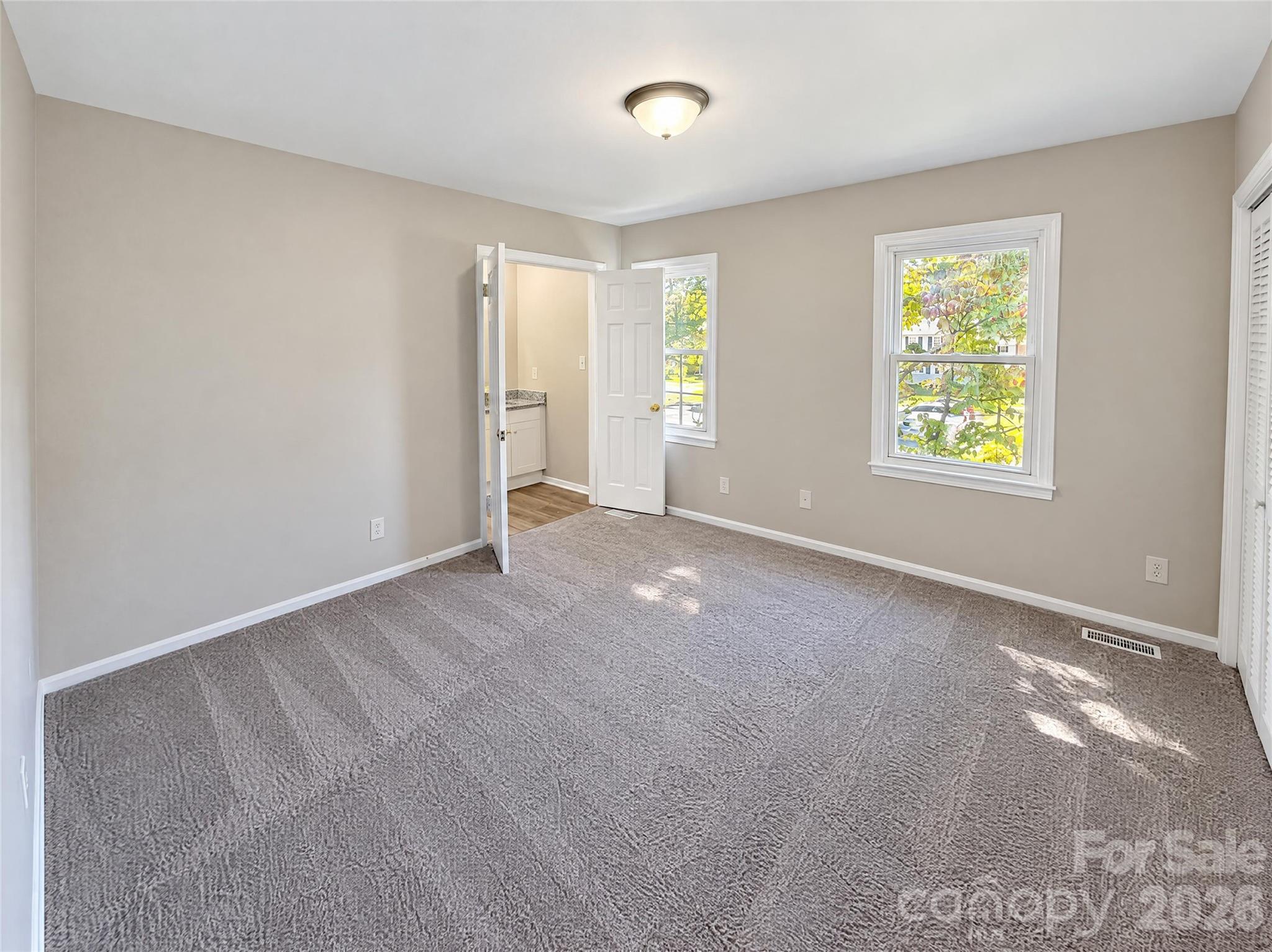 Townhouse at 8355 Knights Bridge Road, Charlotte, photo 4 of 20