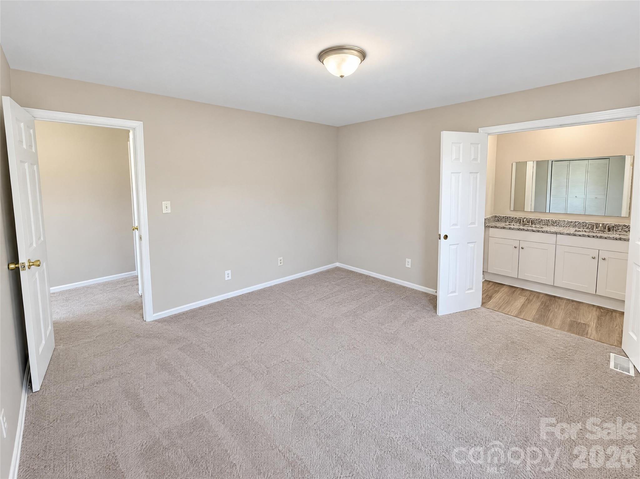 Townhouse at 8355 Knights Bridge Road, Charlotte, photo 9 of 20