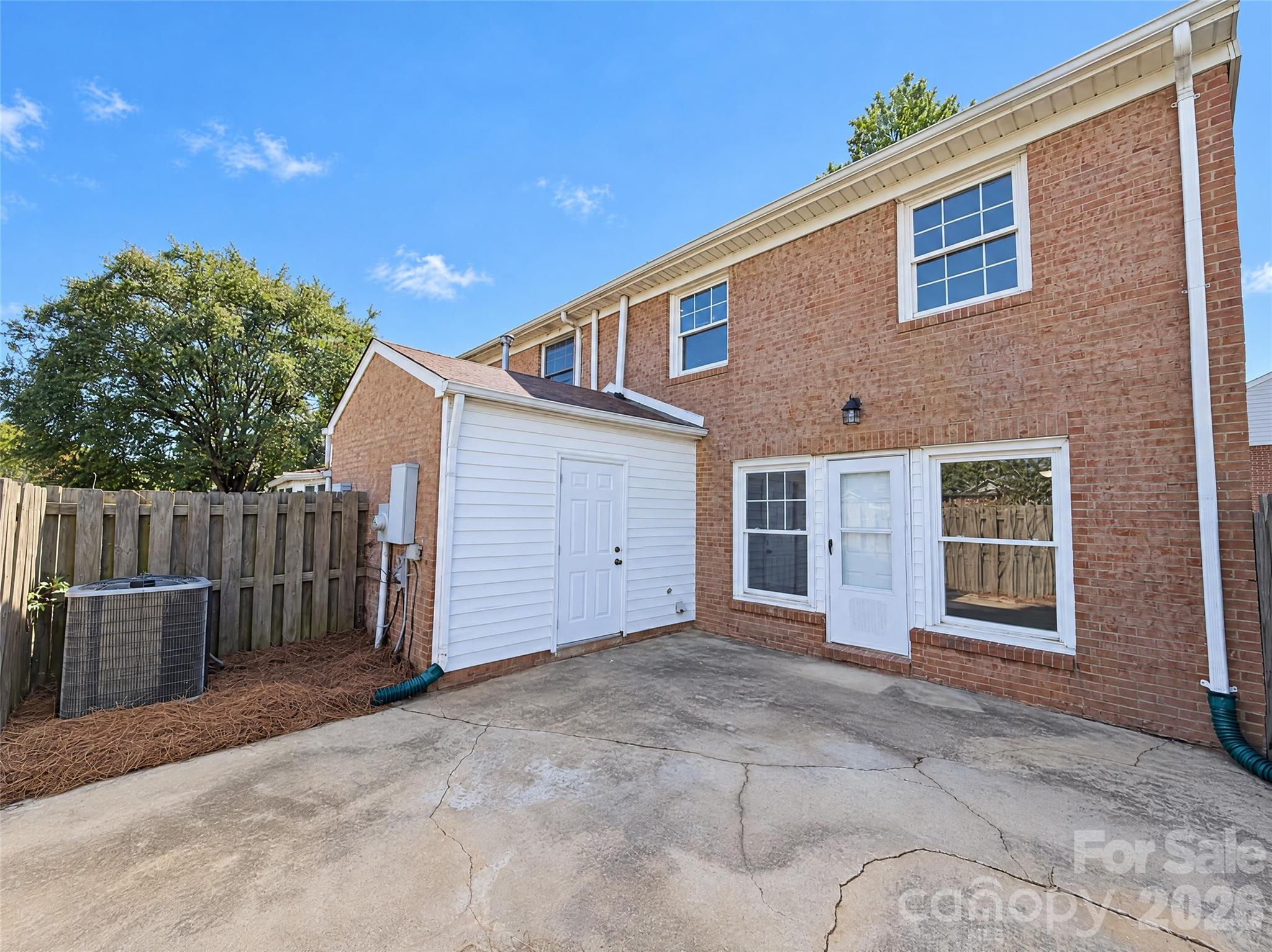 Townhouse at 8355 Knights Bridge Road, Charlotte, photo 18 of 20