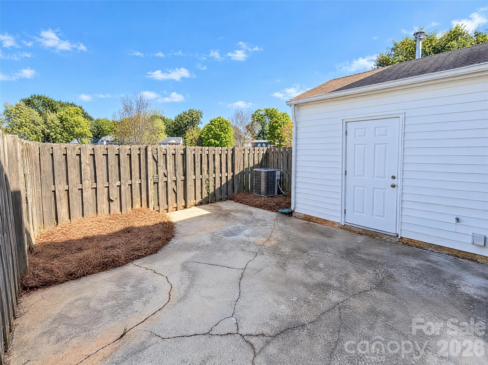 Townhouse at 8355 Knights Bridge Road, Charlotte, photo 19 of 20