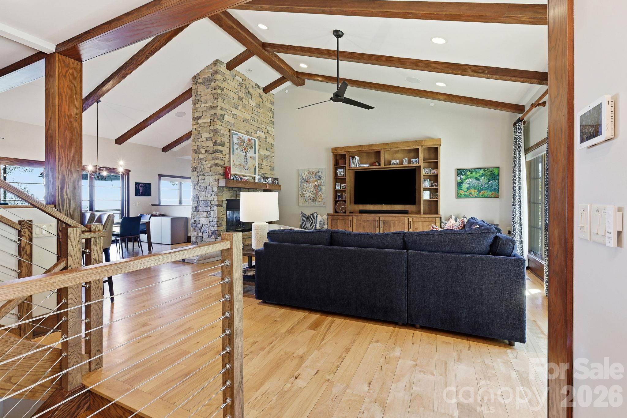 Single Family Residence at 10 Rock Cliff Way, Hendersonville, photo 4 of 48