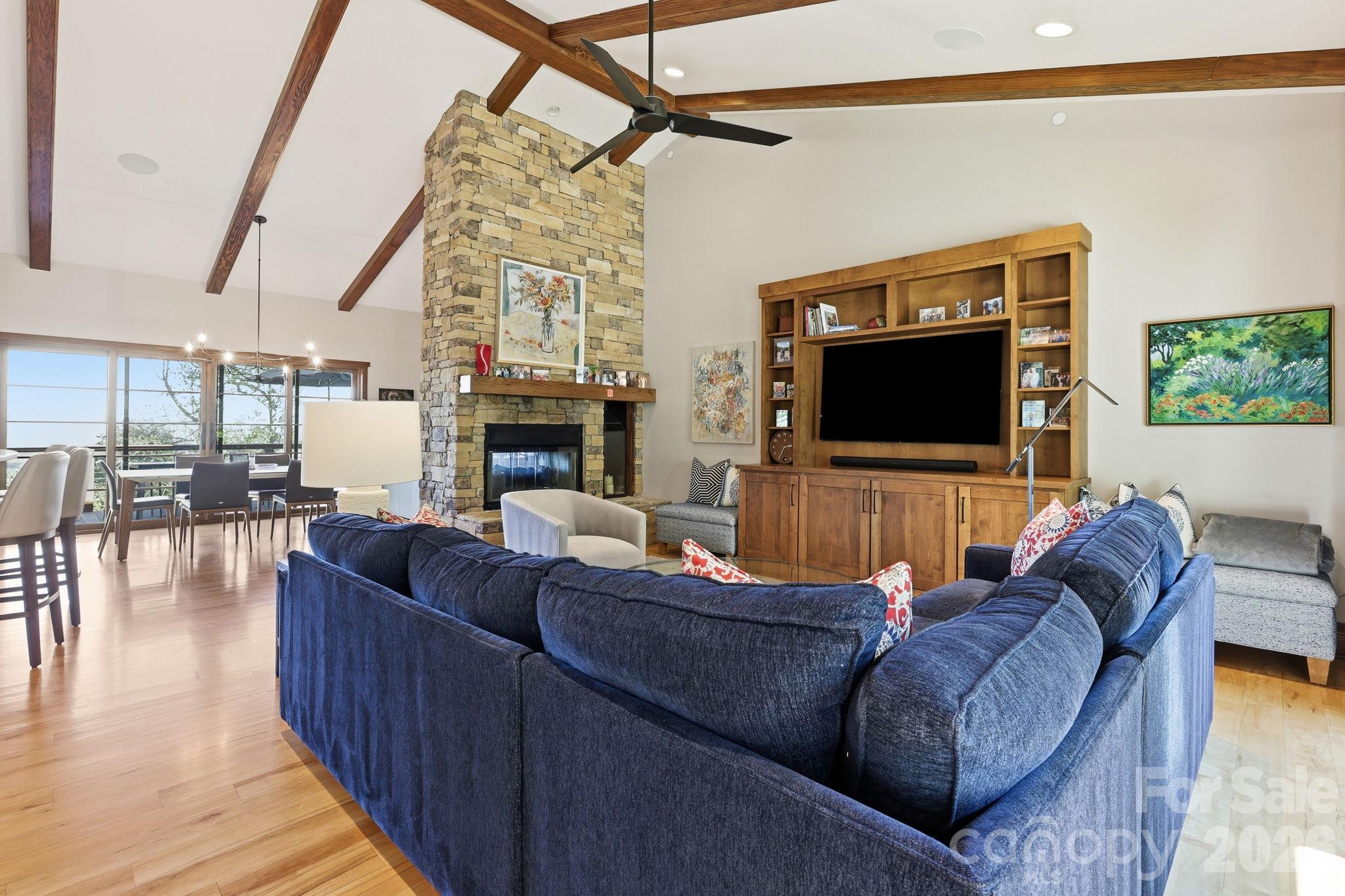 Single Family Residence at 10 Rock Cliff Way, Hendersonville, photo 6 of 48