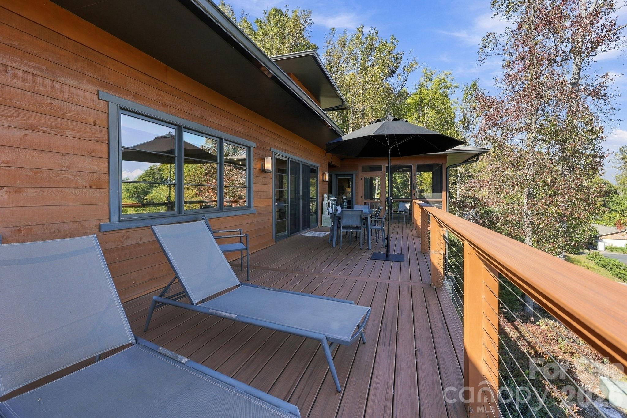Single Family Residence at 10 Rock Cliff Way, Hendersonville, photo 14 of 48