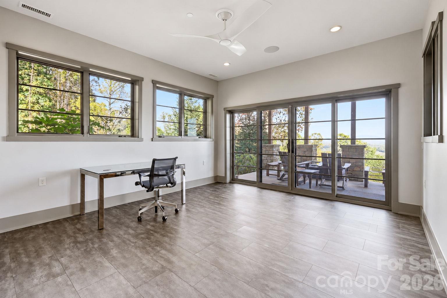 Single Family Residence at 10 Rock Cliff Way, Hendersonville, photo 27 of 48