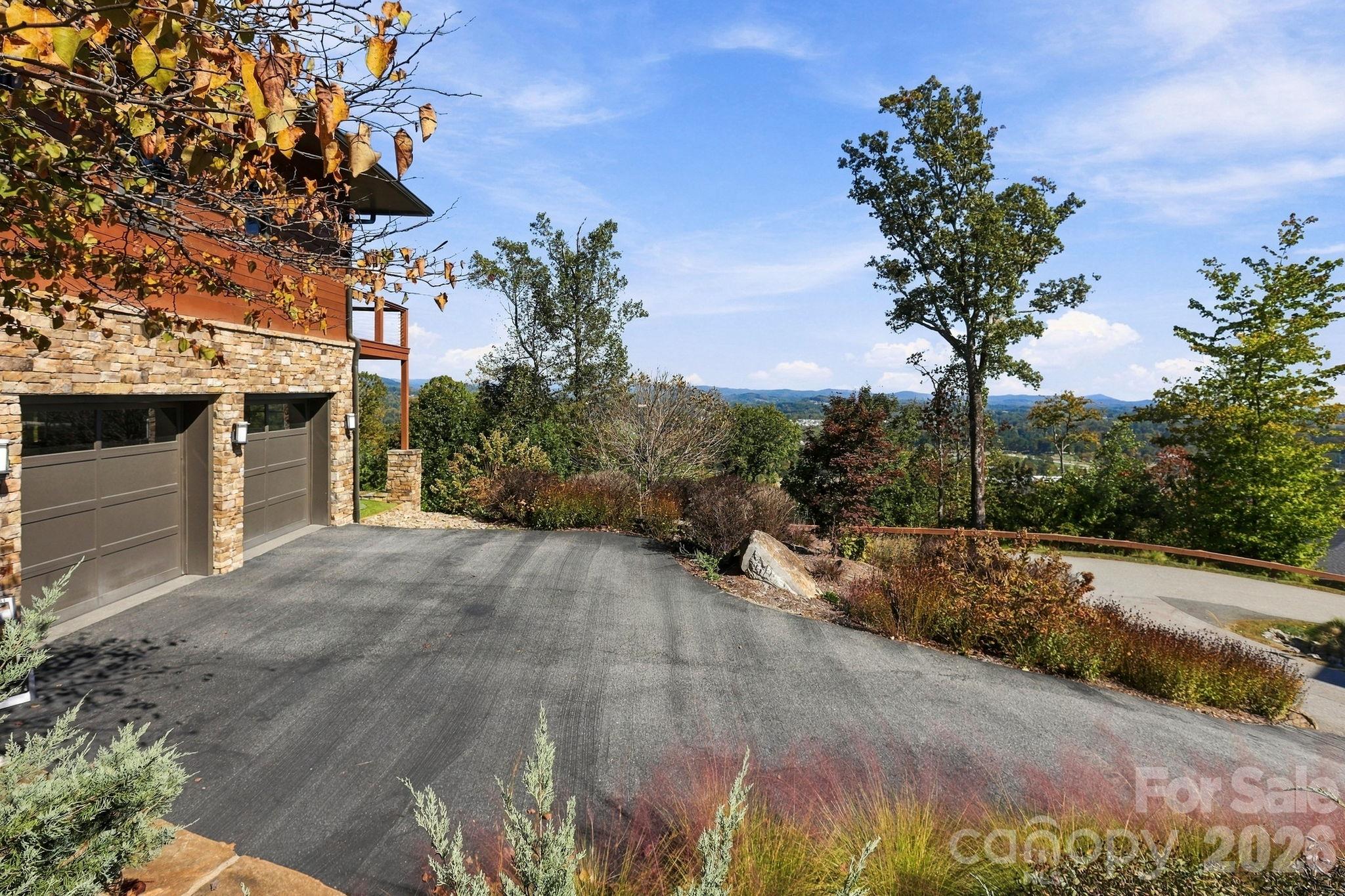 Single Family Residence at 10 Rock Cliff Way, Hendersonville, photo 37 of 48